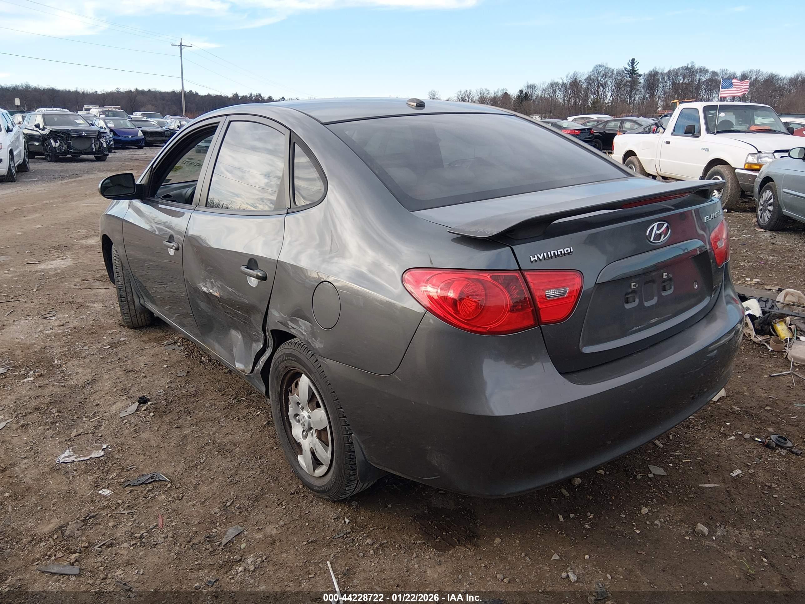 HYUNDAI ELANTRA image 3