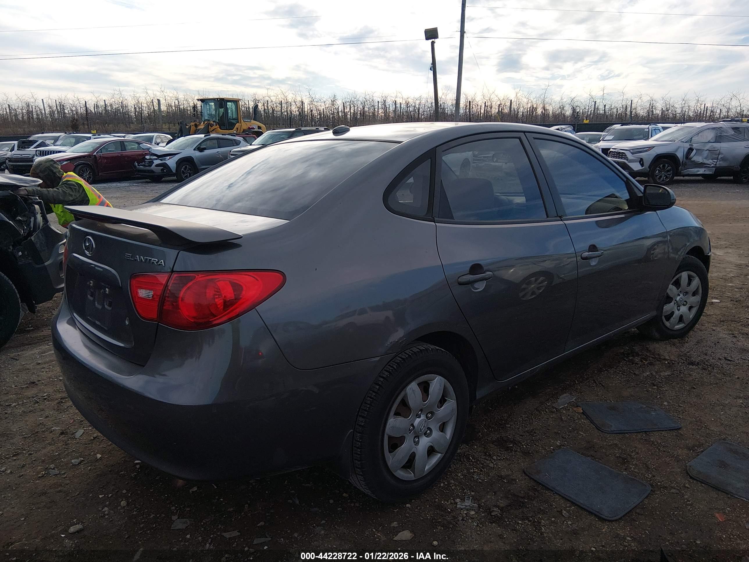 HYUNDAI ELANTRA image 4