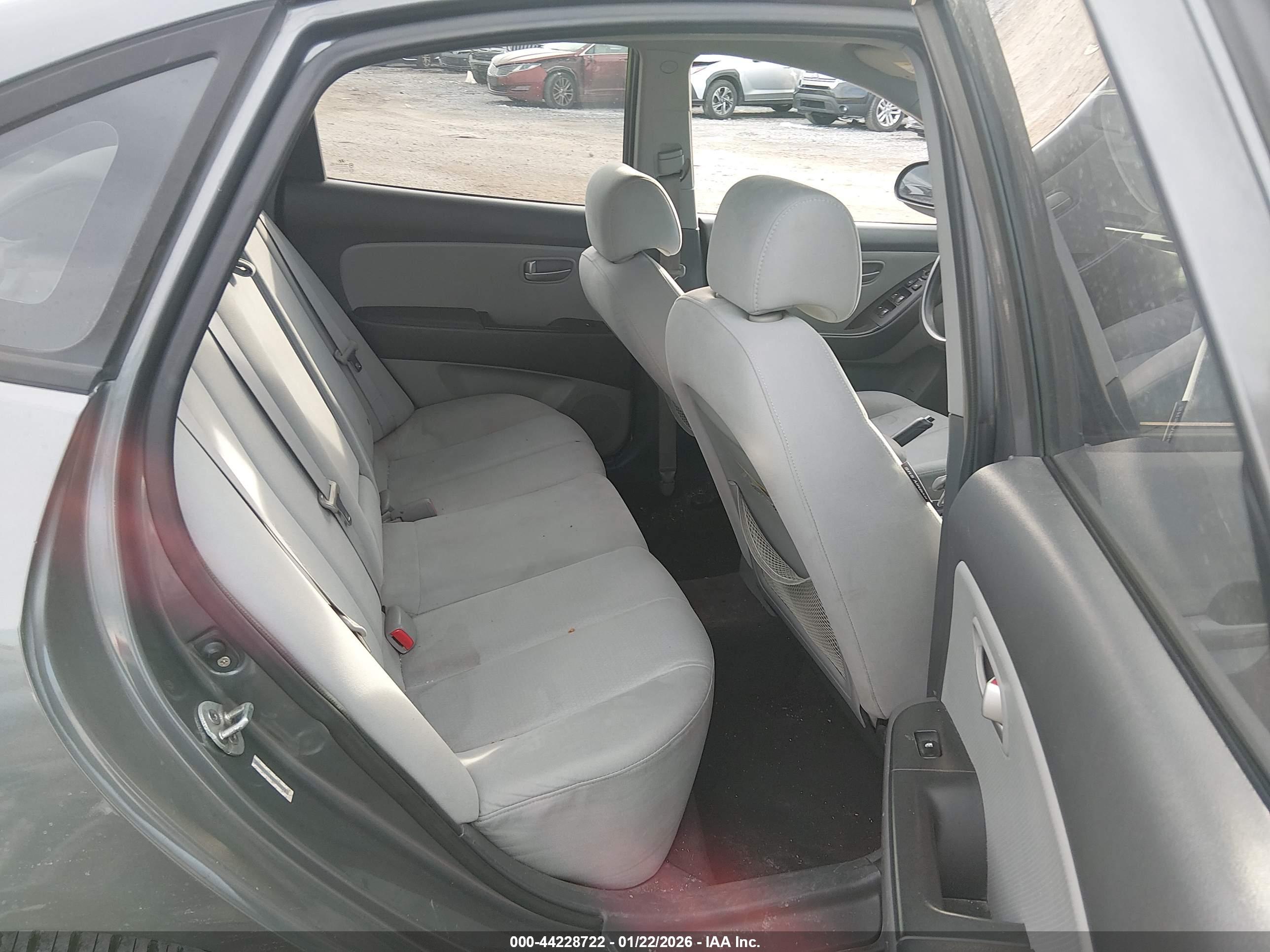 HYUNDAI ELANTRA image 8