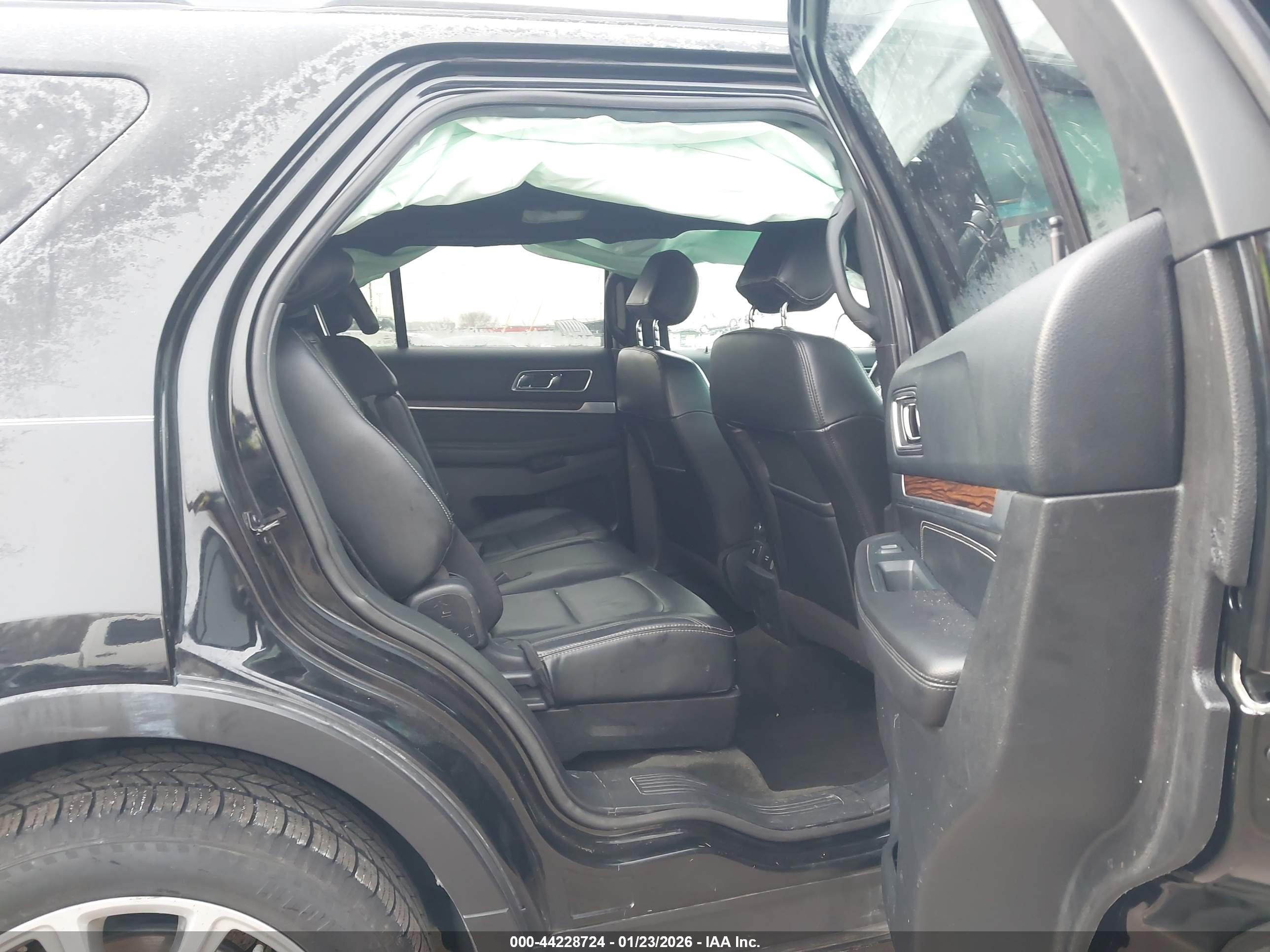 FORD EXPLORER image 8