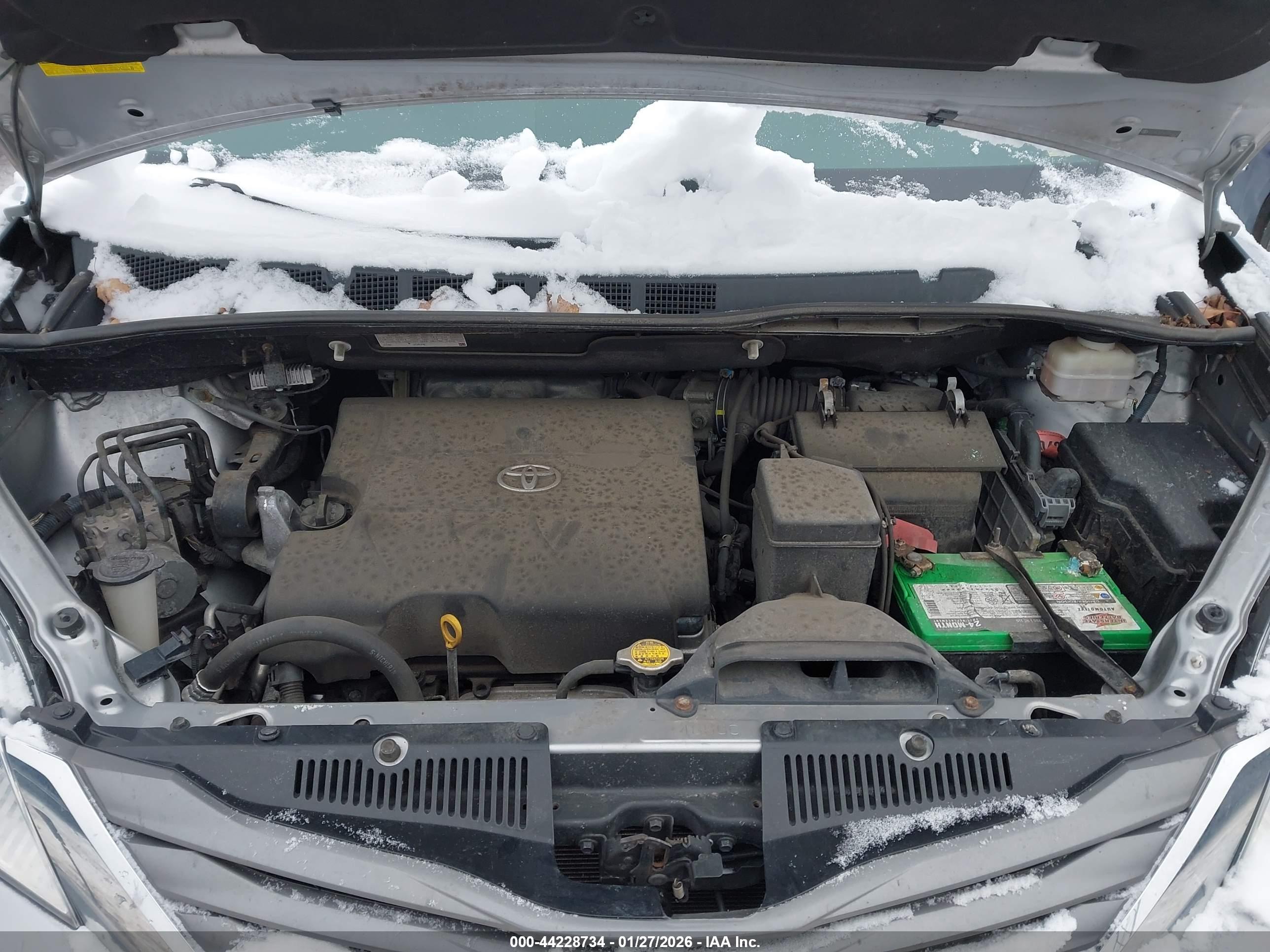 TOYOTA SIENNA image 10