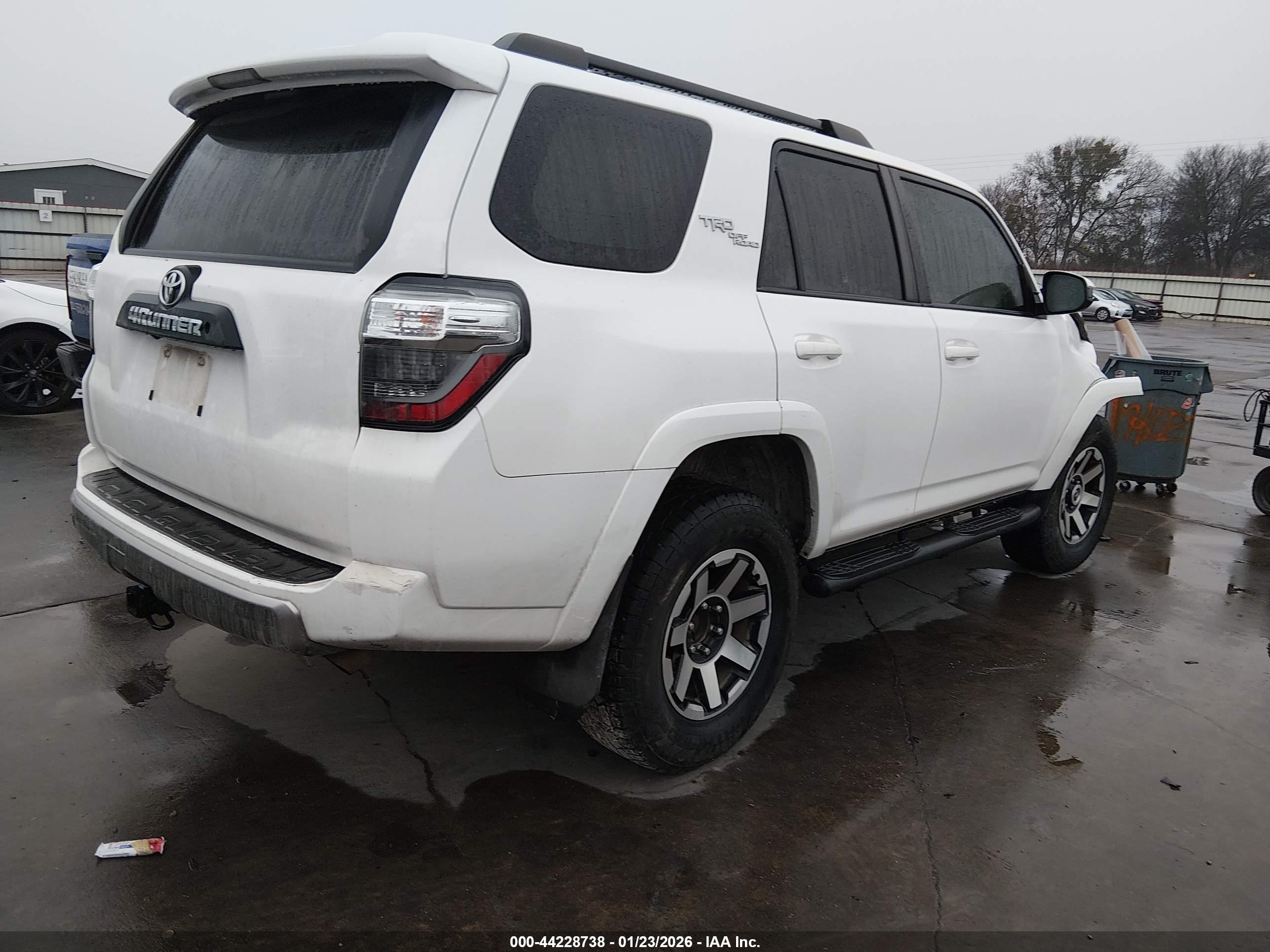 TOYOTA 4RUNNER image 4