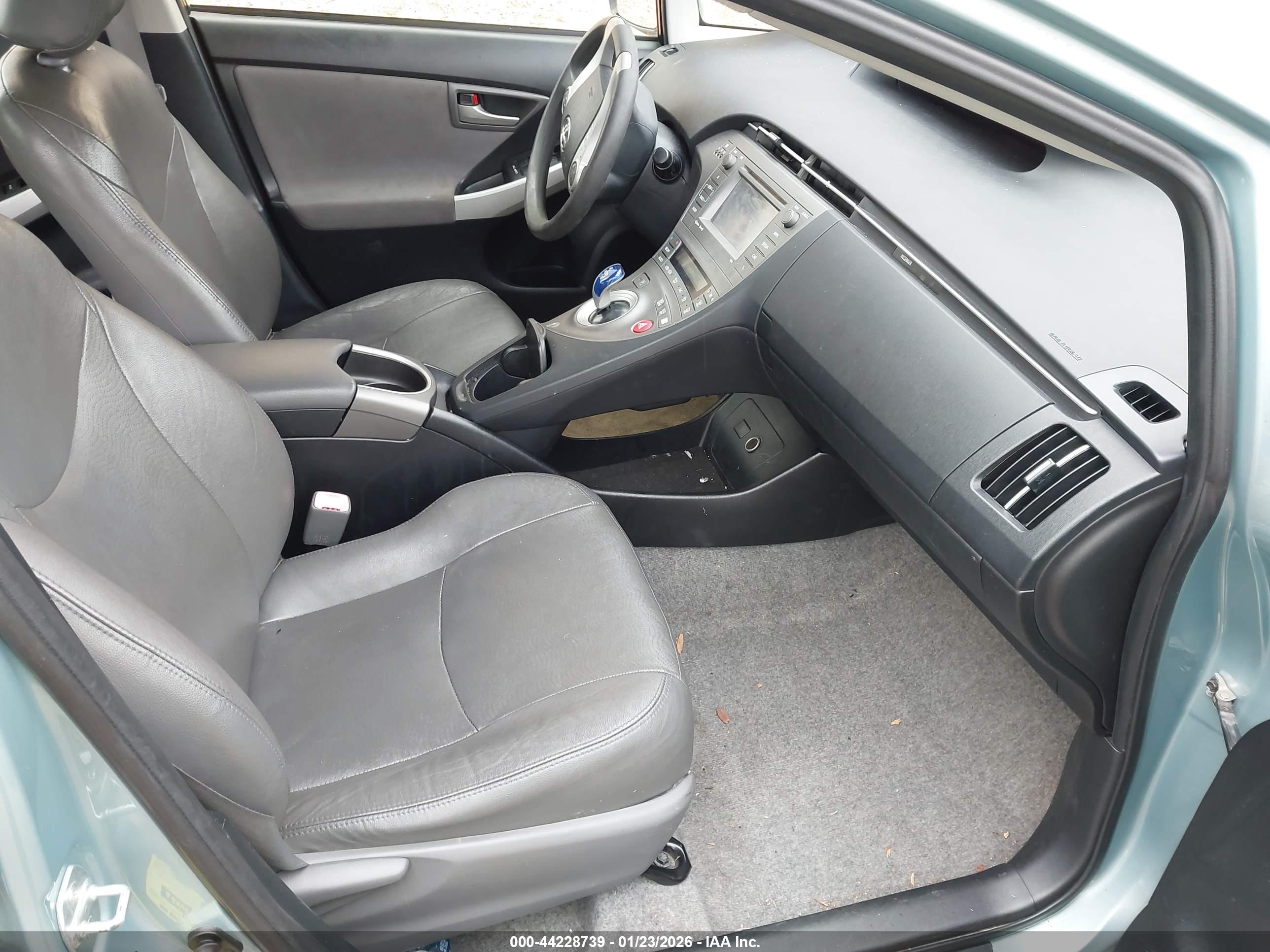 TOYOTA PRIUS image 5