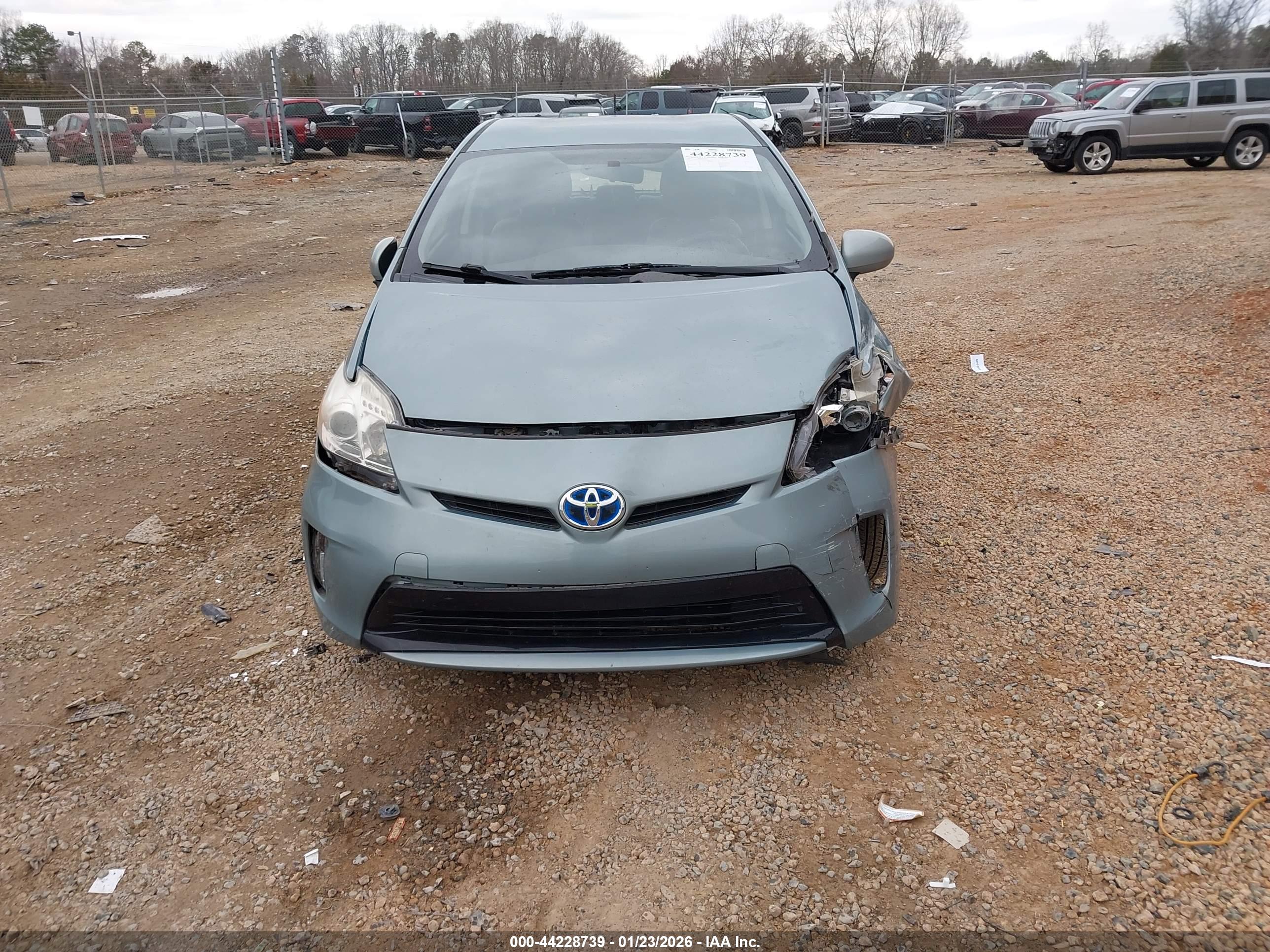TOYOTA PRIUS image 6