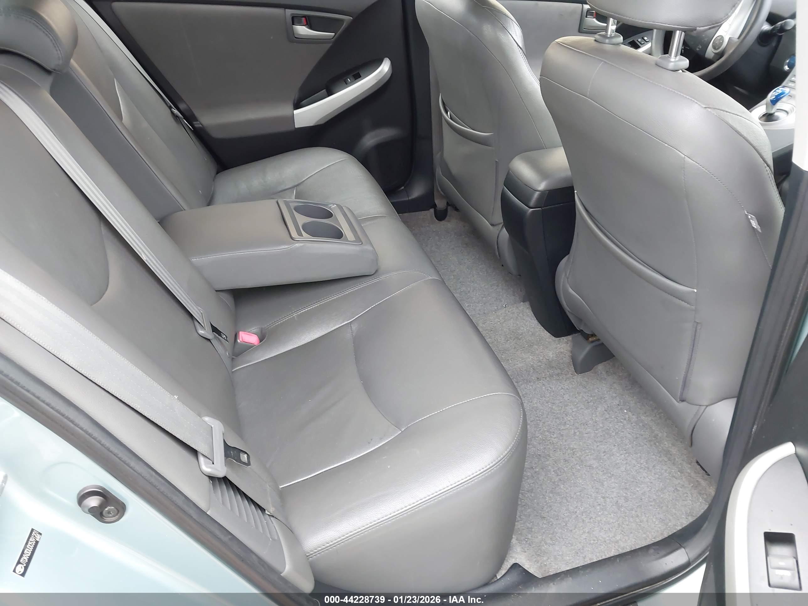 TOYOTA PRIUS image 8