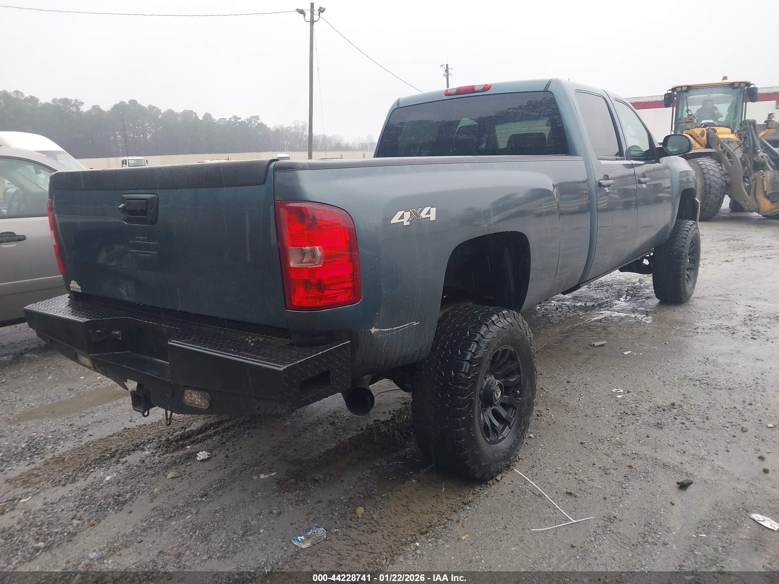 CHEVROLET SILVERADO image 4