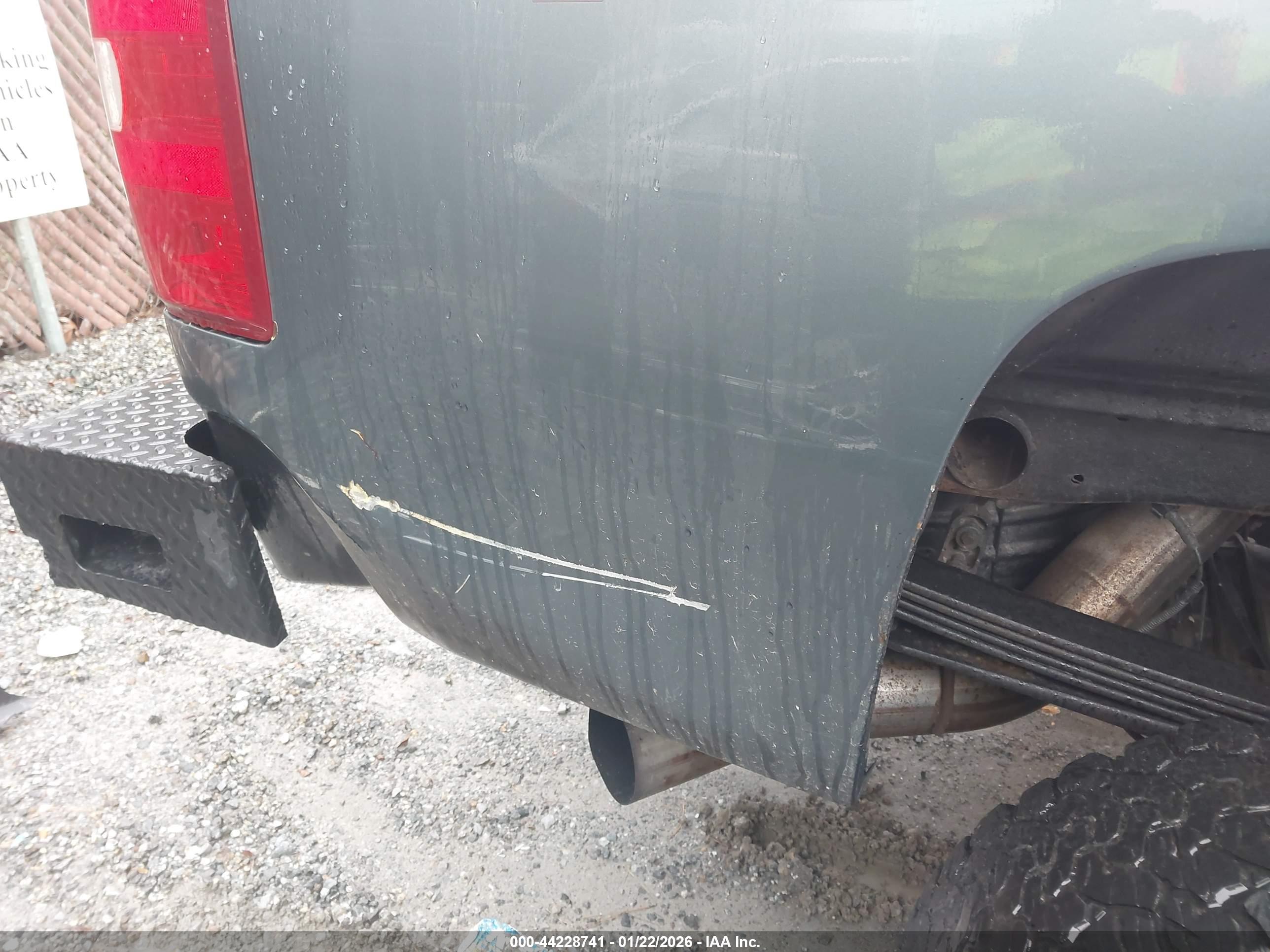 CHEVROLET SILVERADO image 6