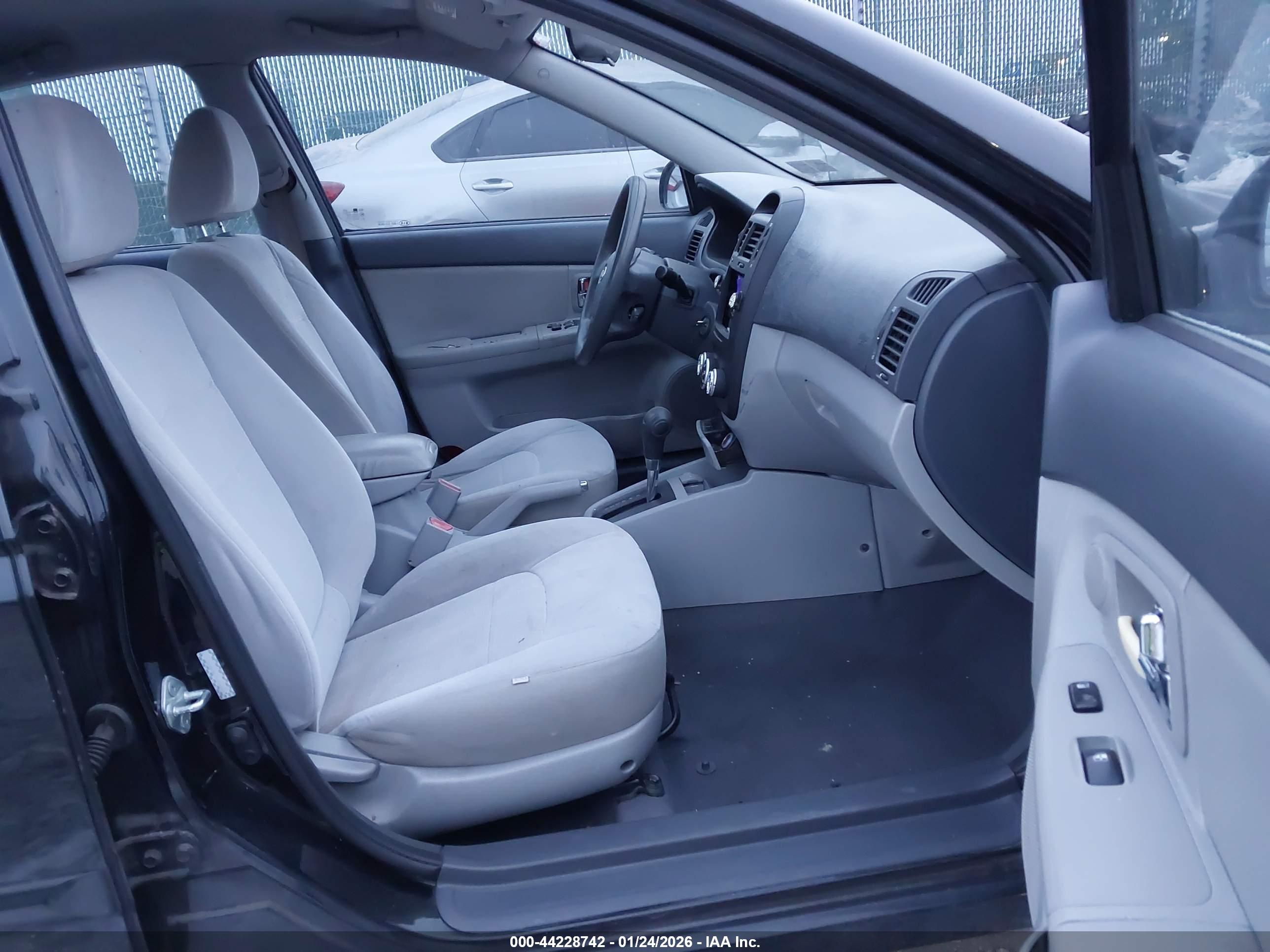 KIA SPECTRA image 5