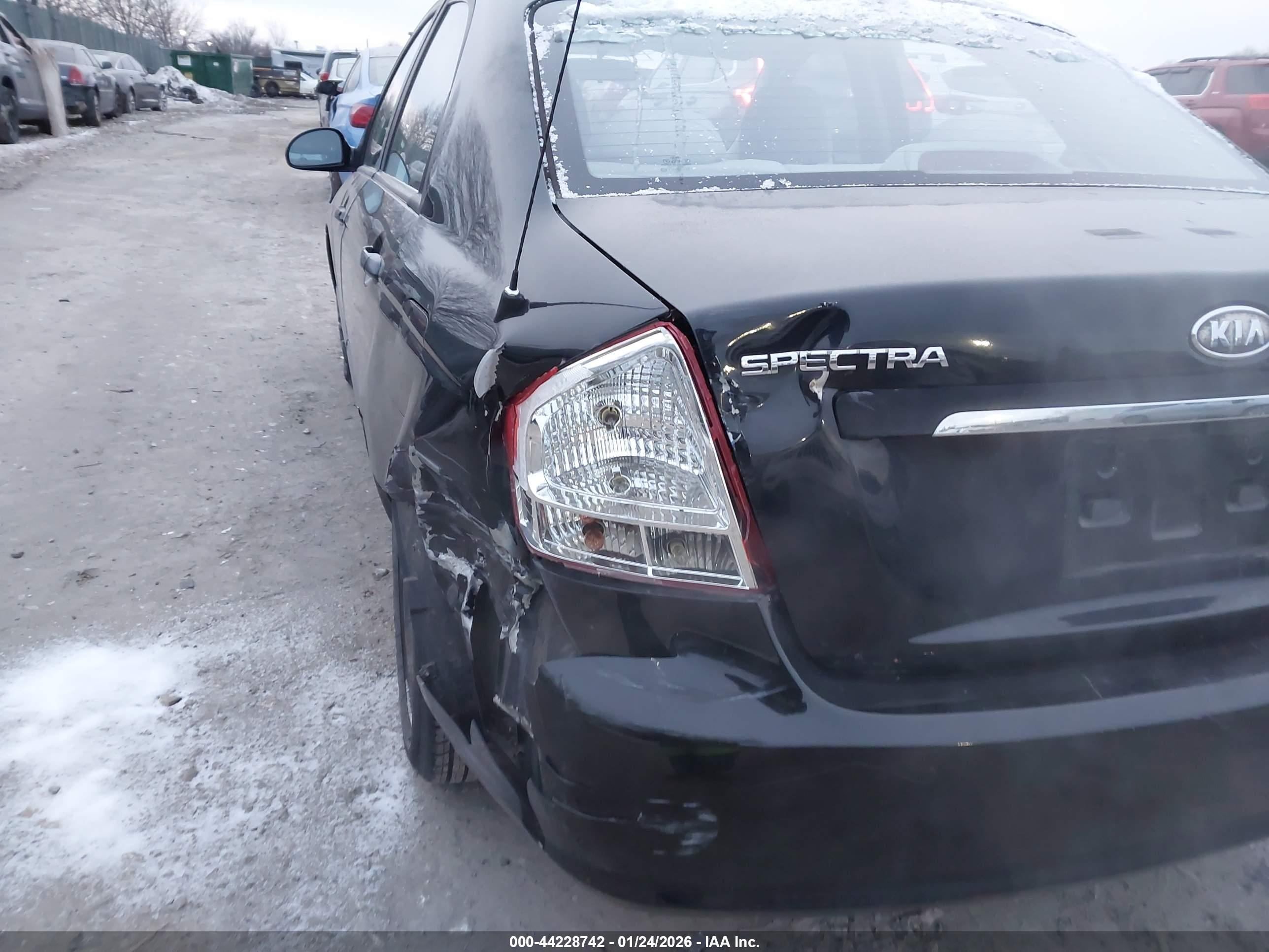 KIA SPECTRA image 6