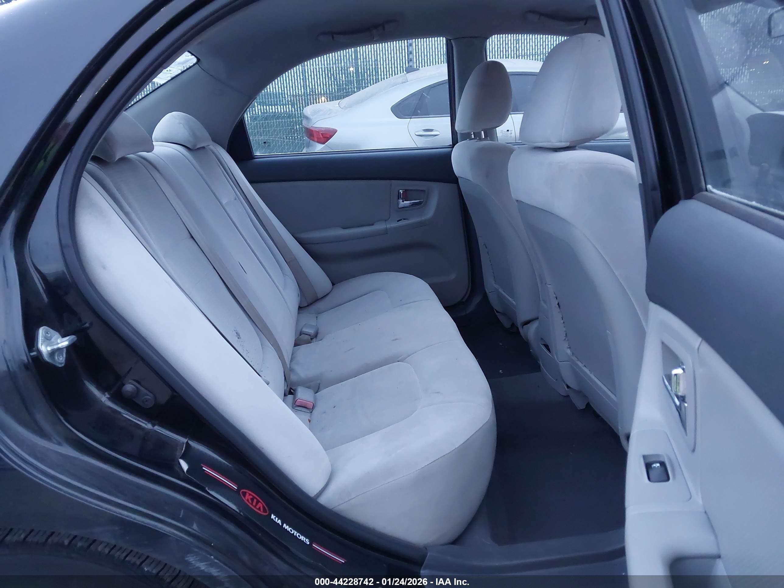 KIA SPECTRA image 8