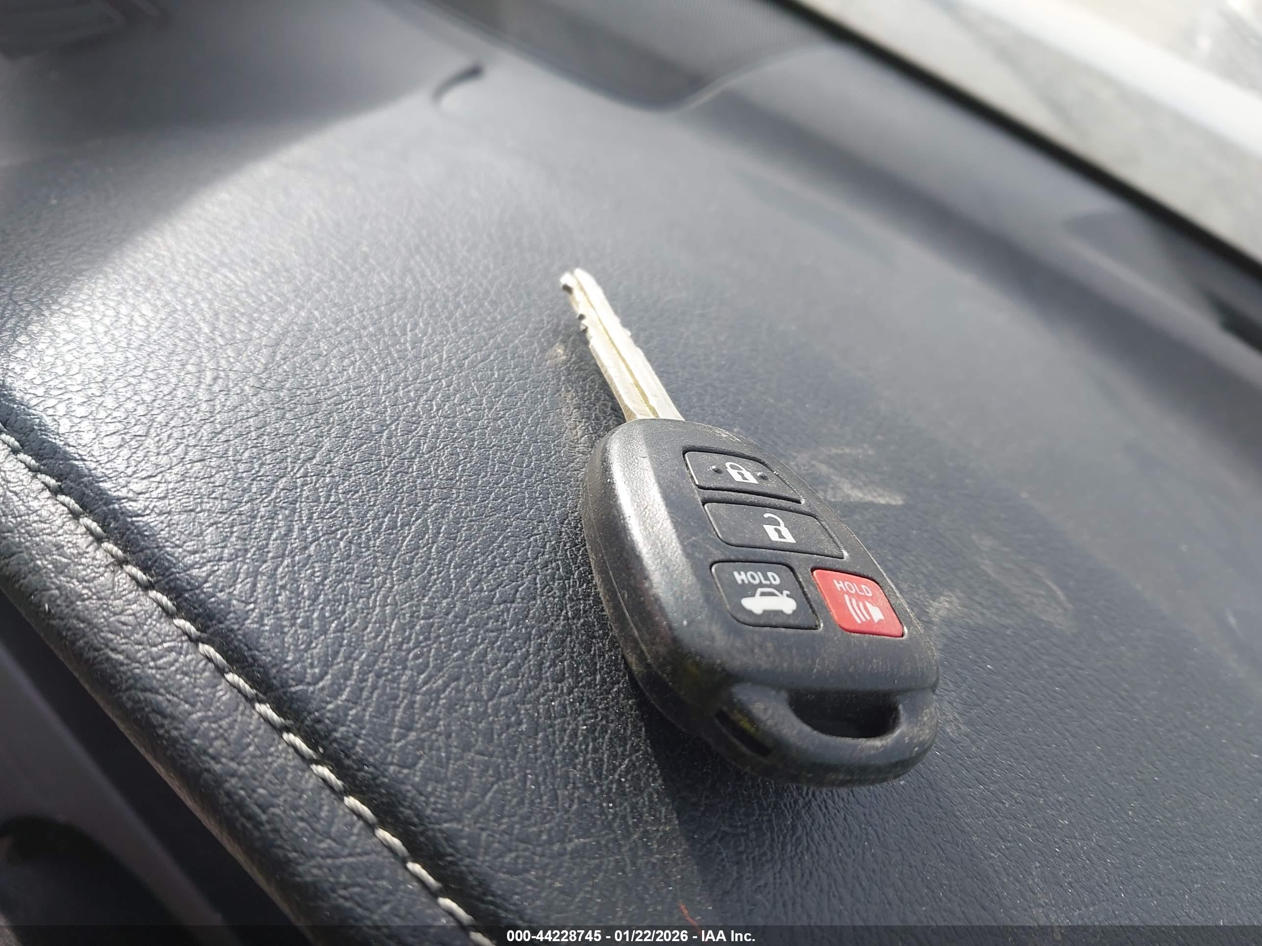 TOYOTA CAMRY image 11