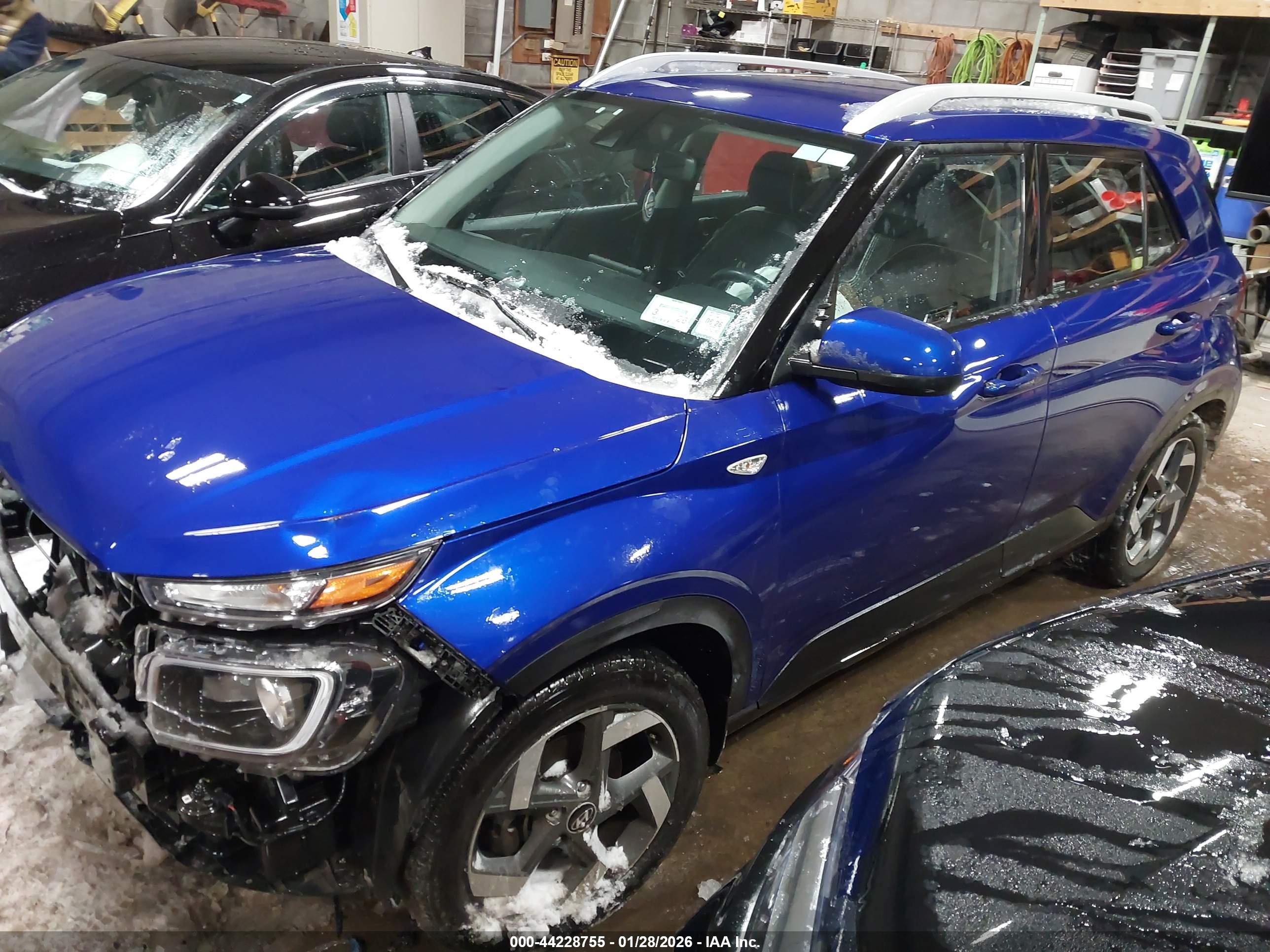 HYUNDAI VENUE image 2