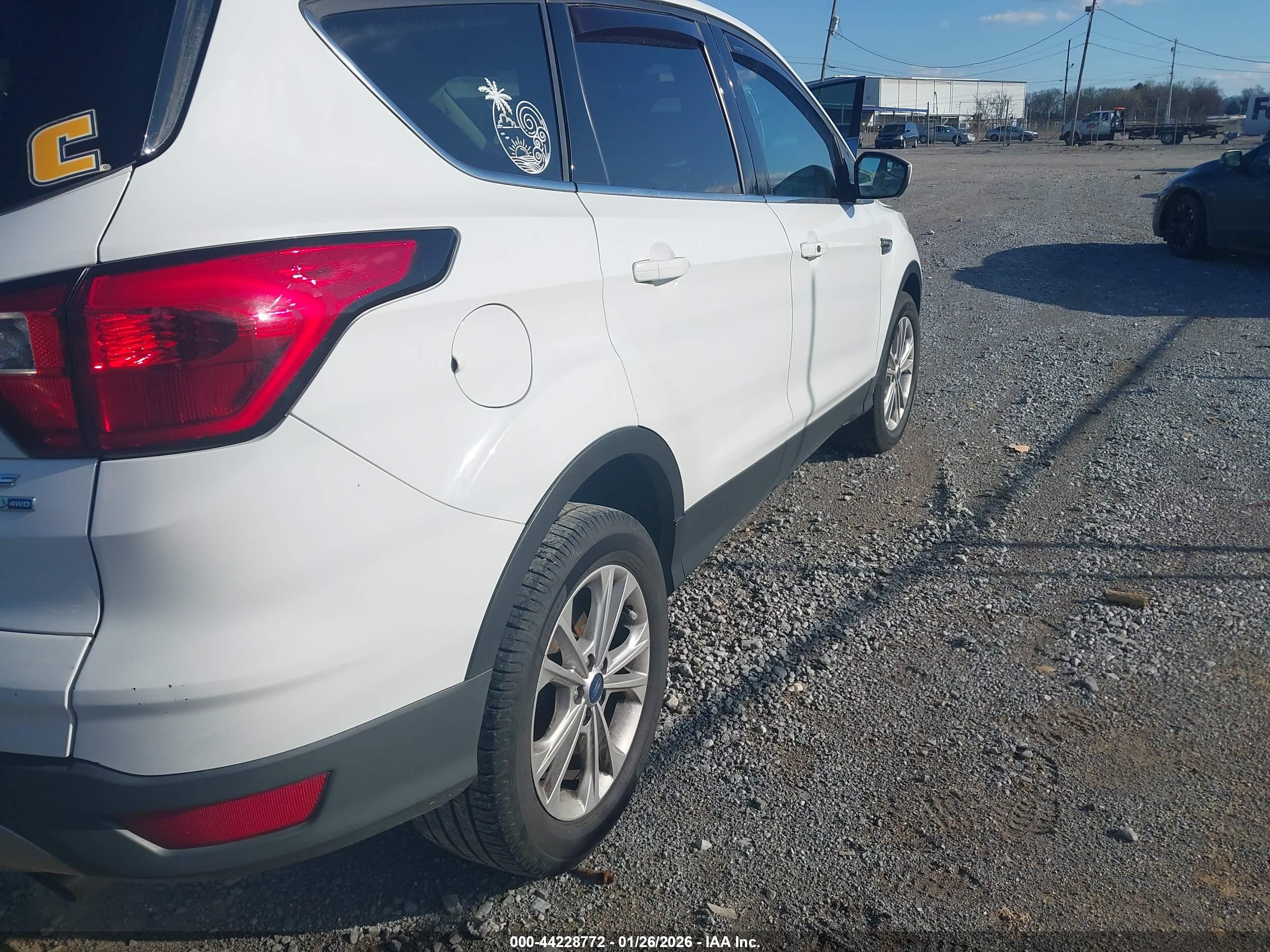 FORD ESCAPE image 4