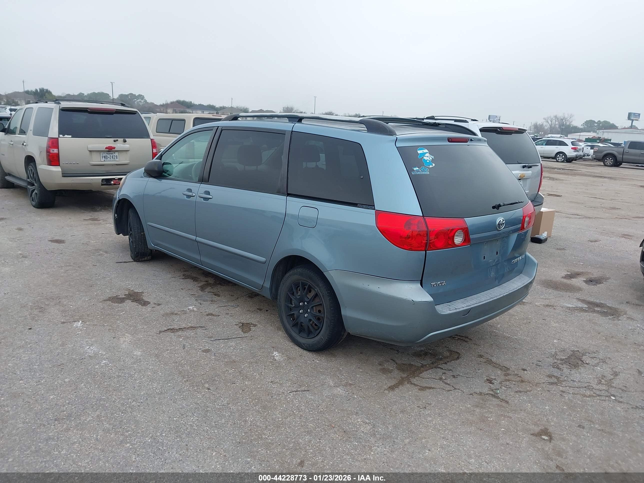 TOYOTA SIENNA image 3