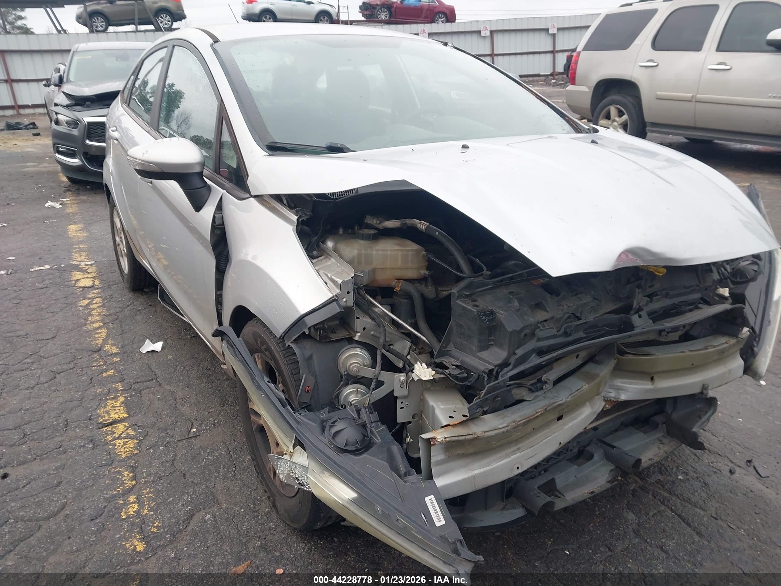 FORD FIESTA image 6