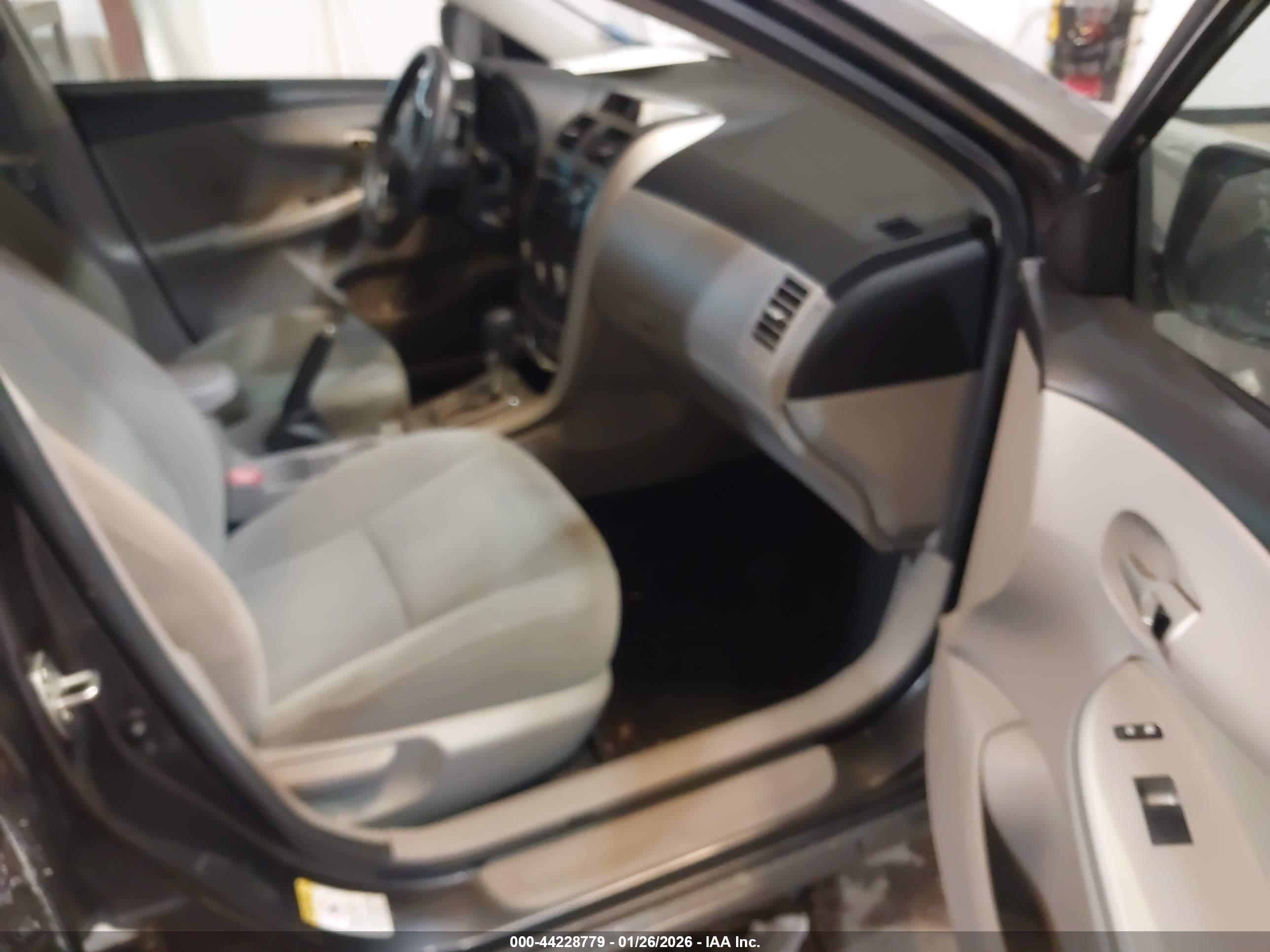 TOYOTA COROLLA image 5