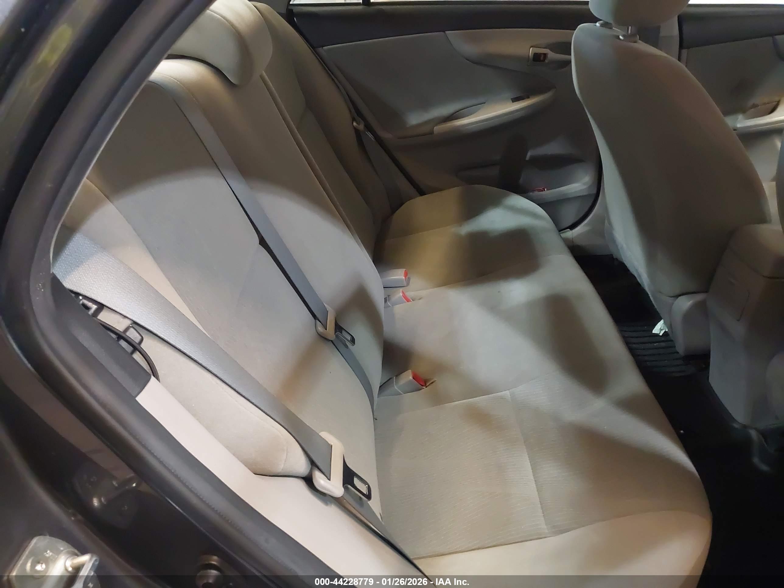TOYOTA COROLLA image 8