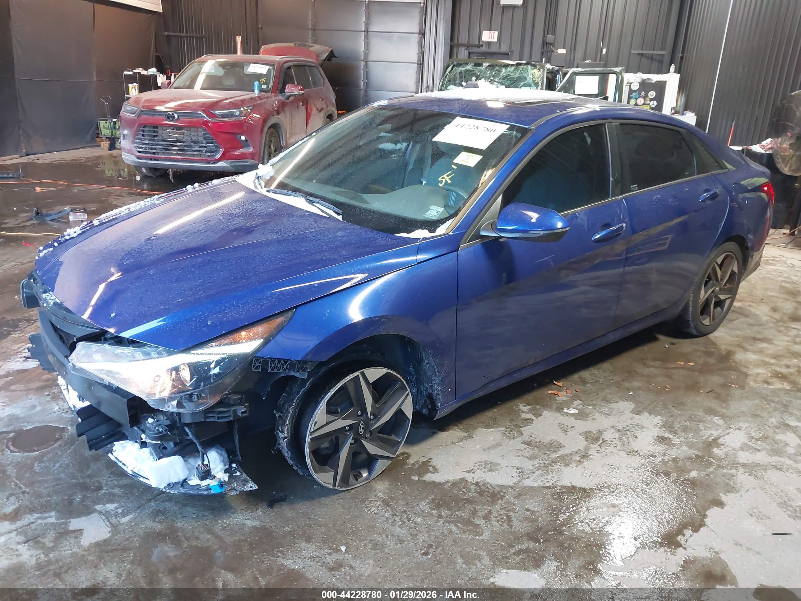 HYUNDAI ELANTRA image 2