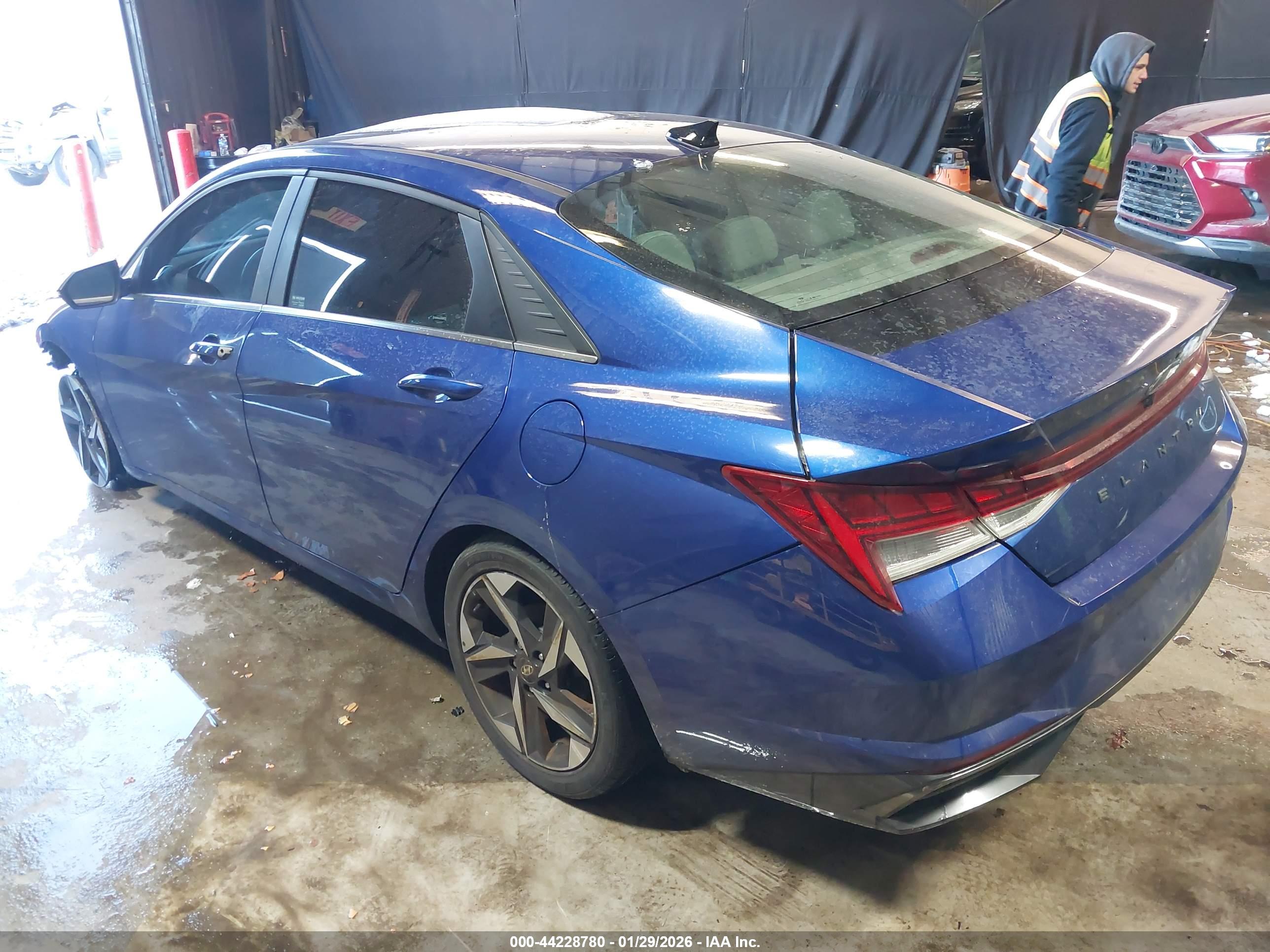 HYUNDAI ELANTRA image 3