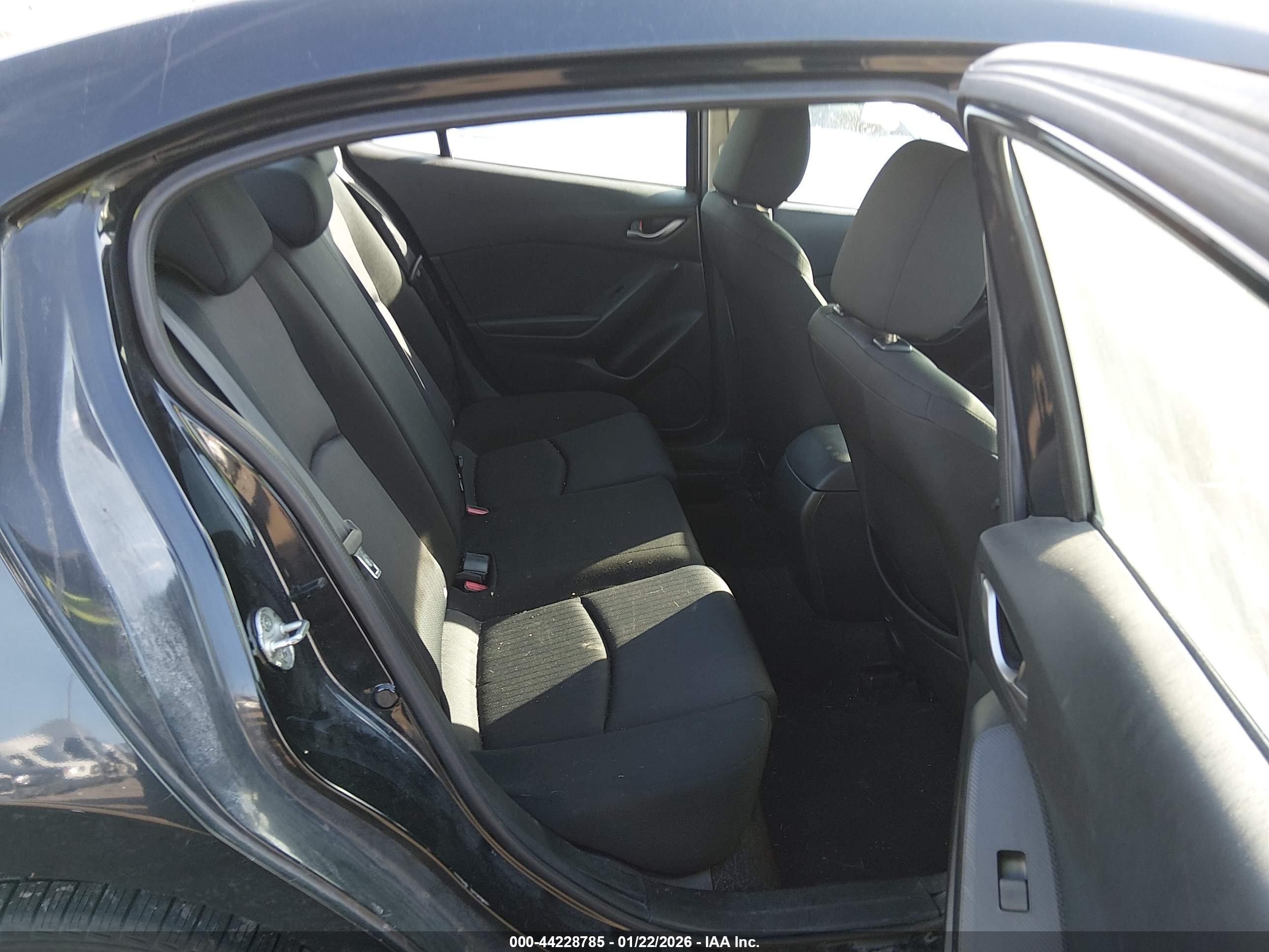 MAZDA MAZDA3 image 8