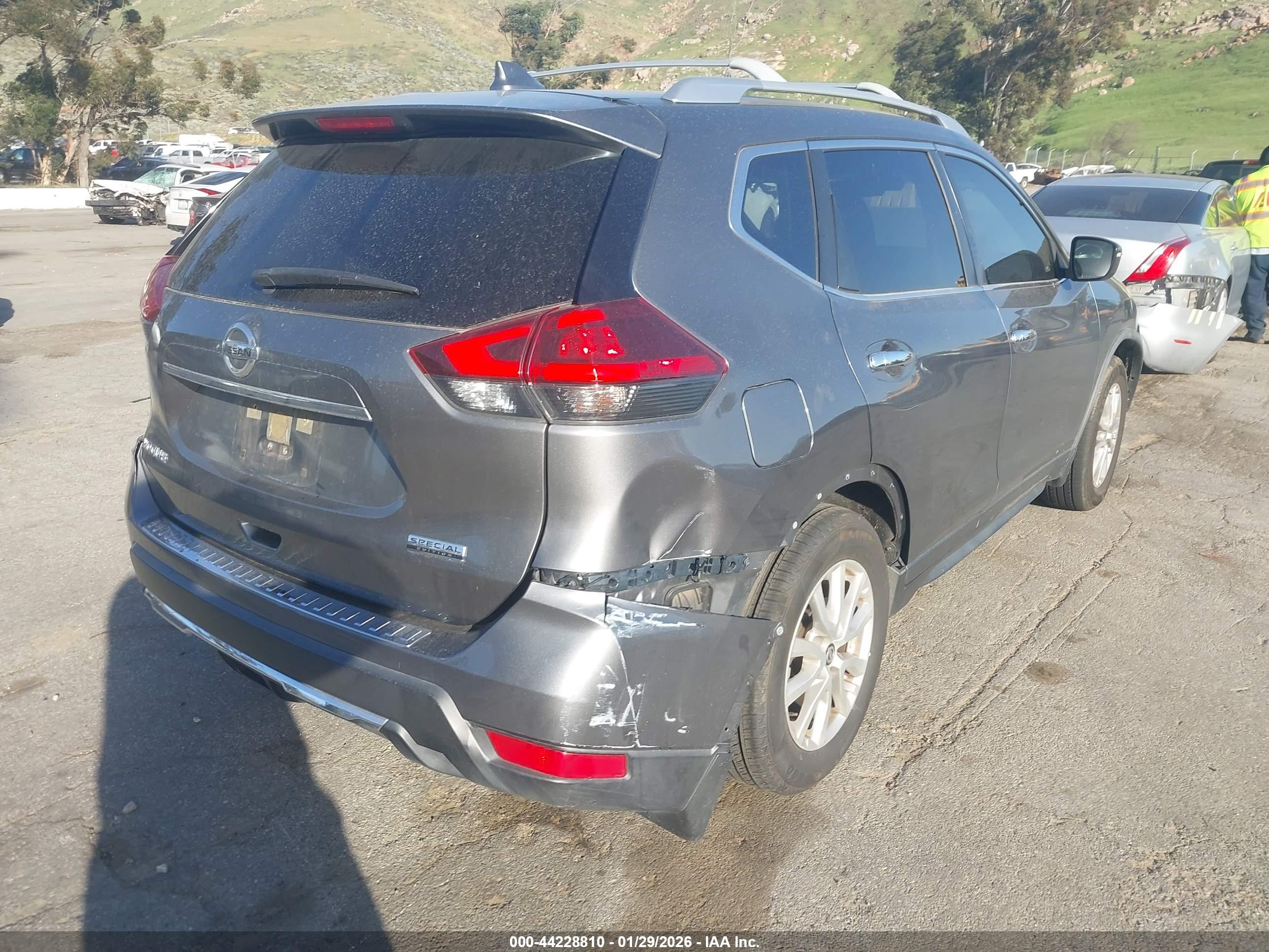 NISSAN ROGUE image 4