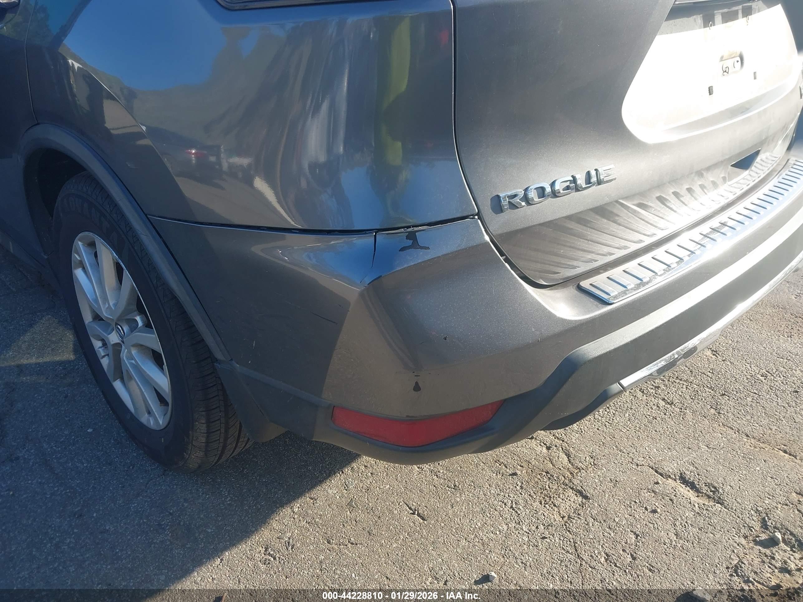 NISSAN ROGUE image 6