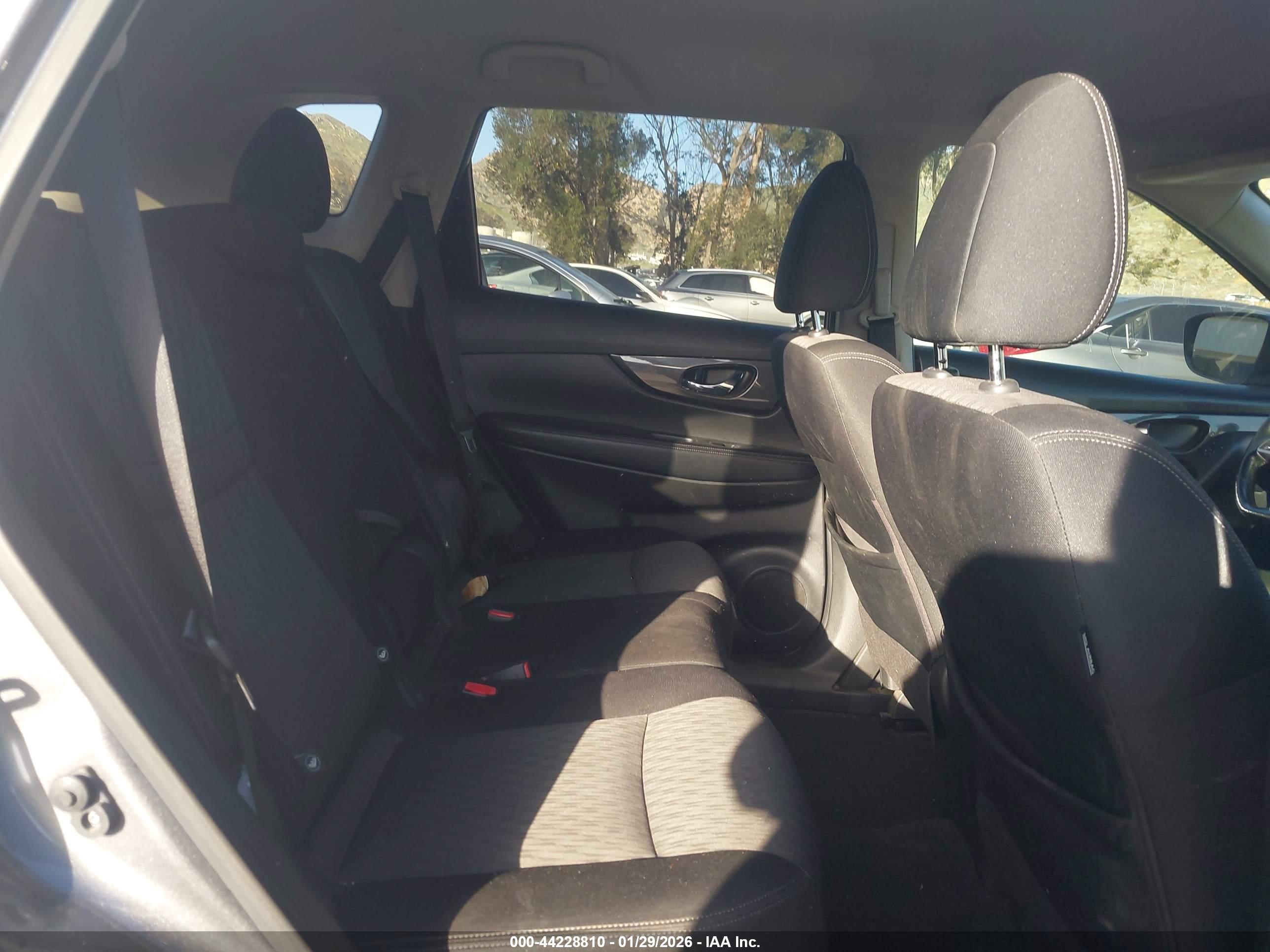 NISSAN ROGUE image 8