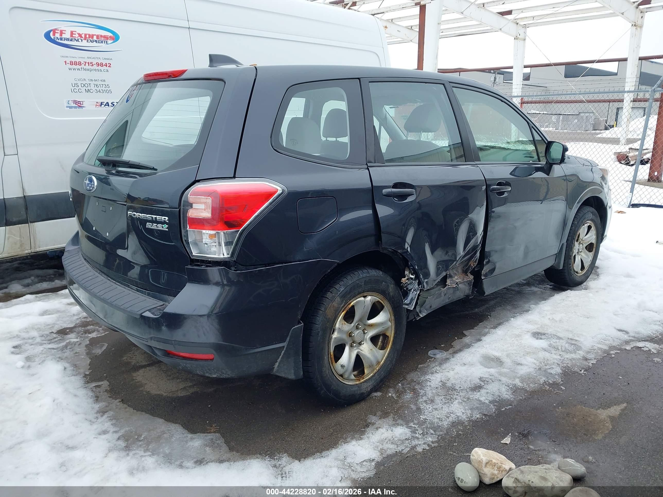 SUBARU FORESTER image 4