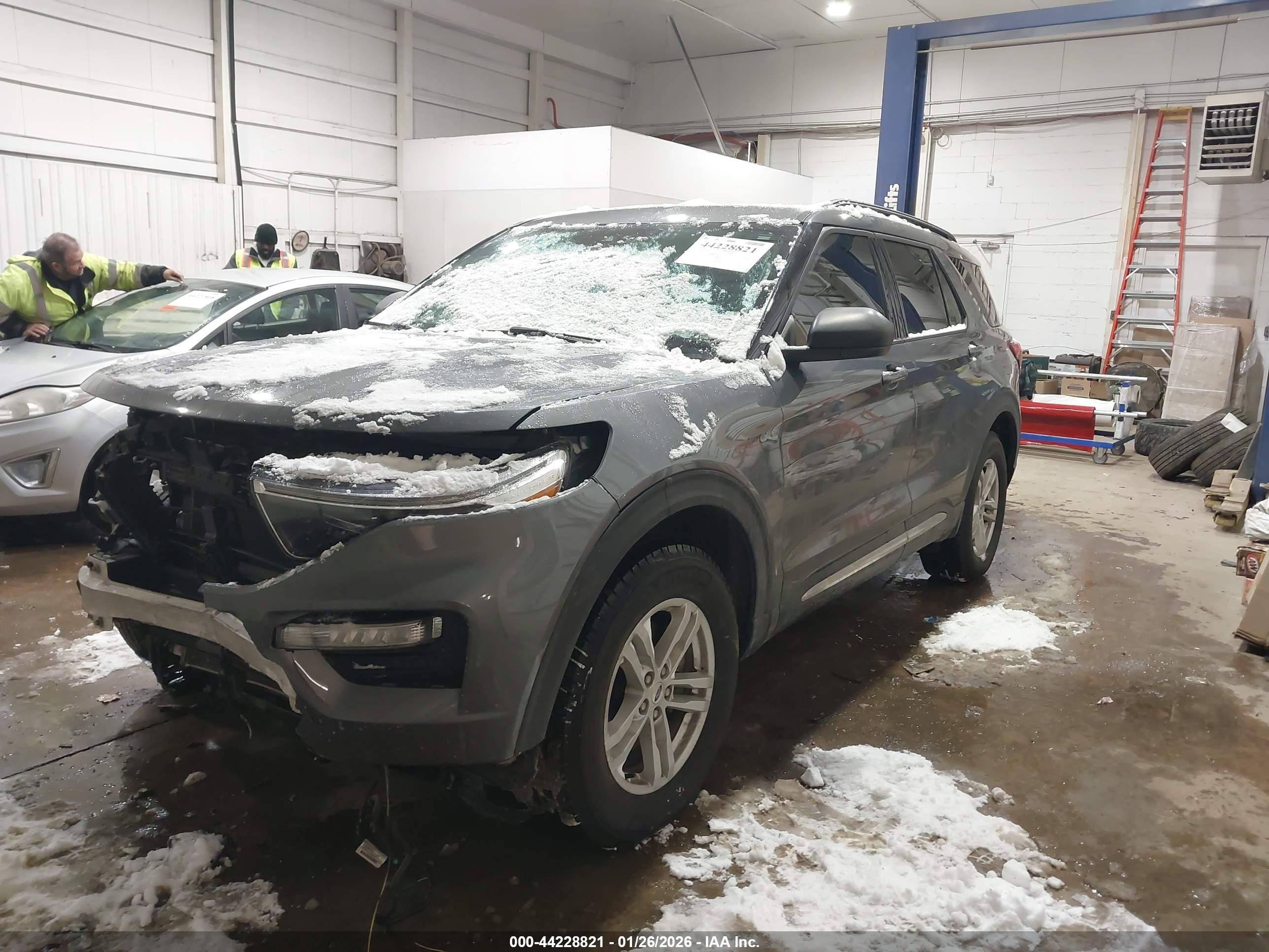 FORD EXPLORER image 2