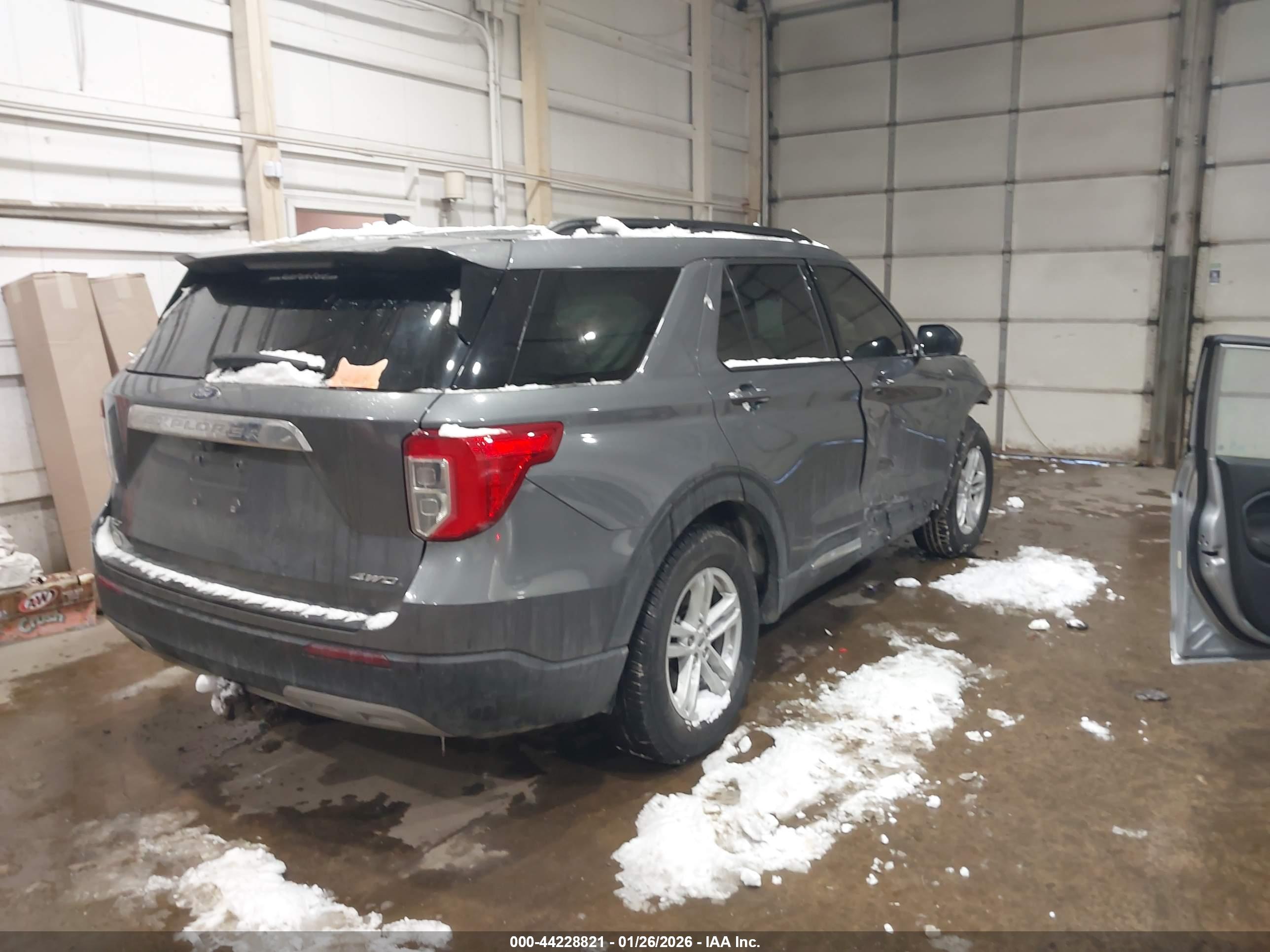 FORD EXPLORER image 4