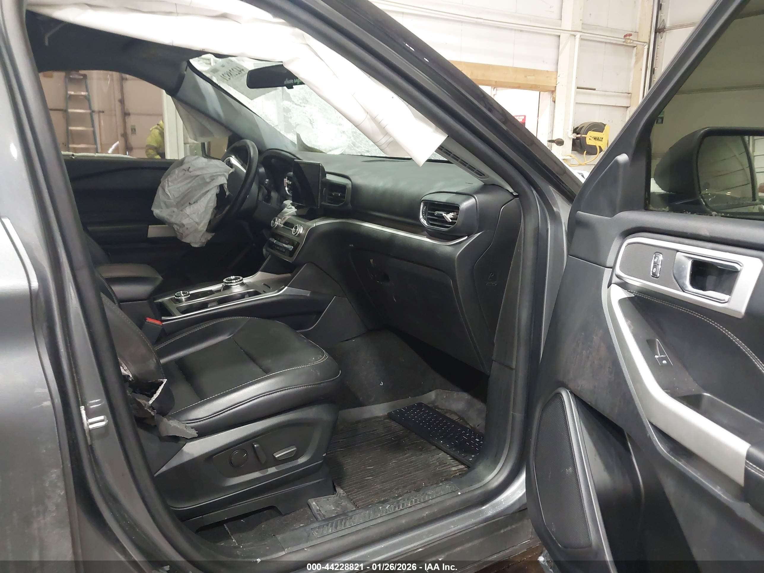 FORD EXPLORER image 5