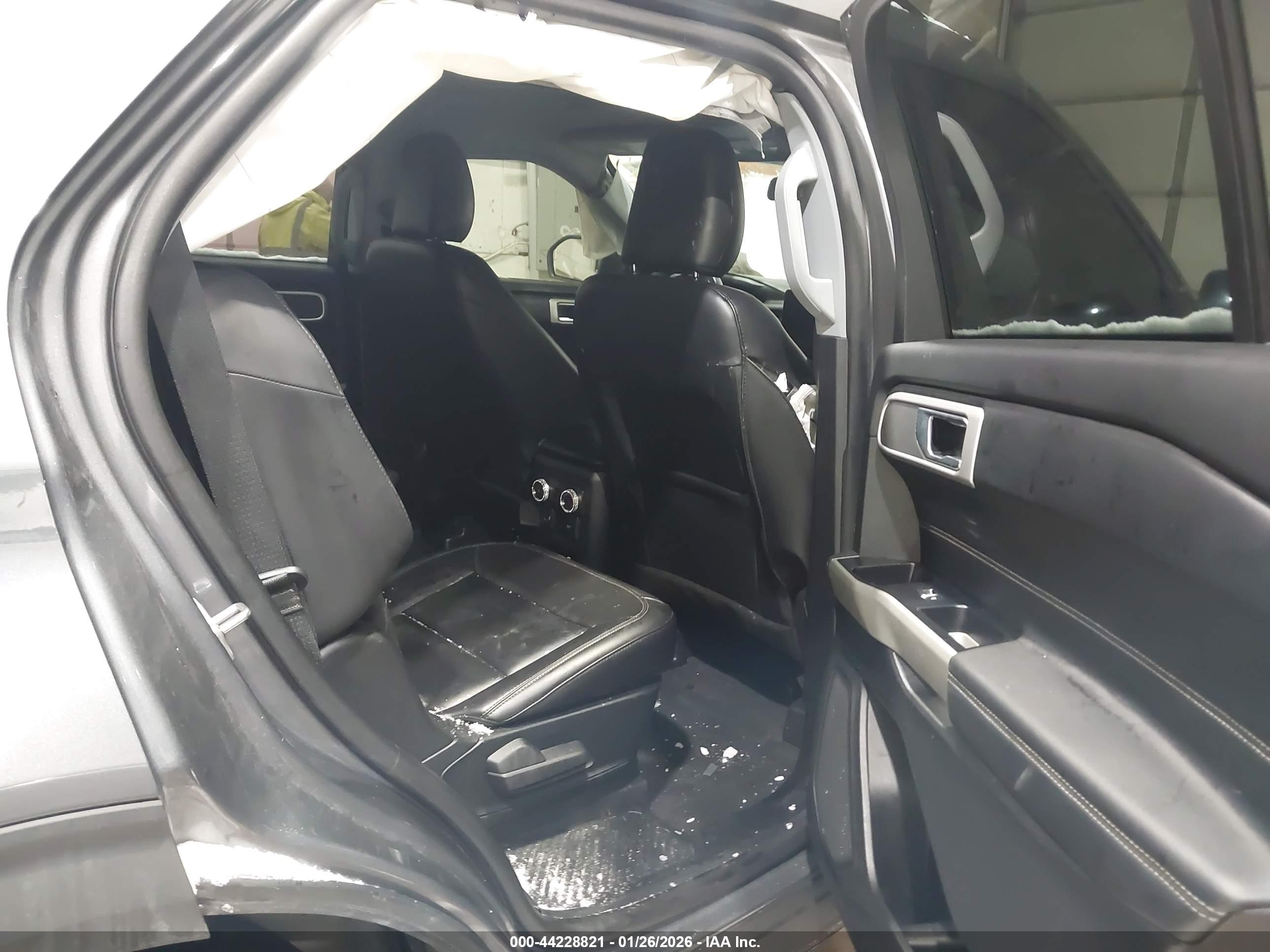 FORD EXPLORER image 8