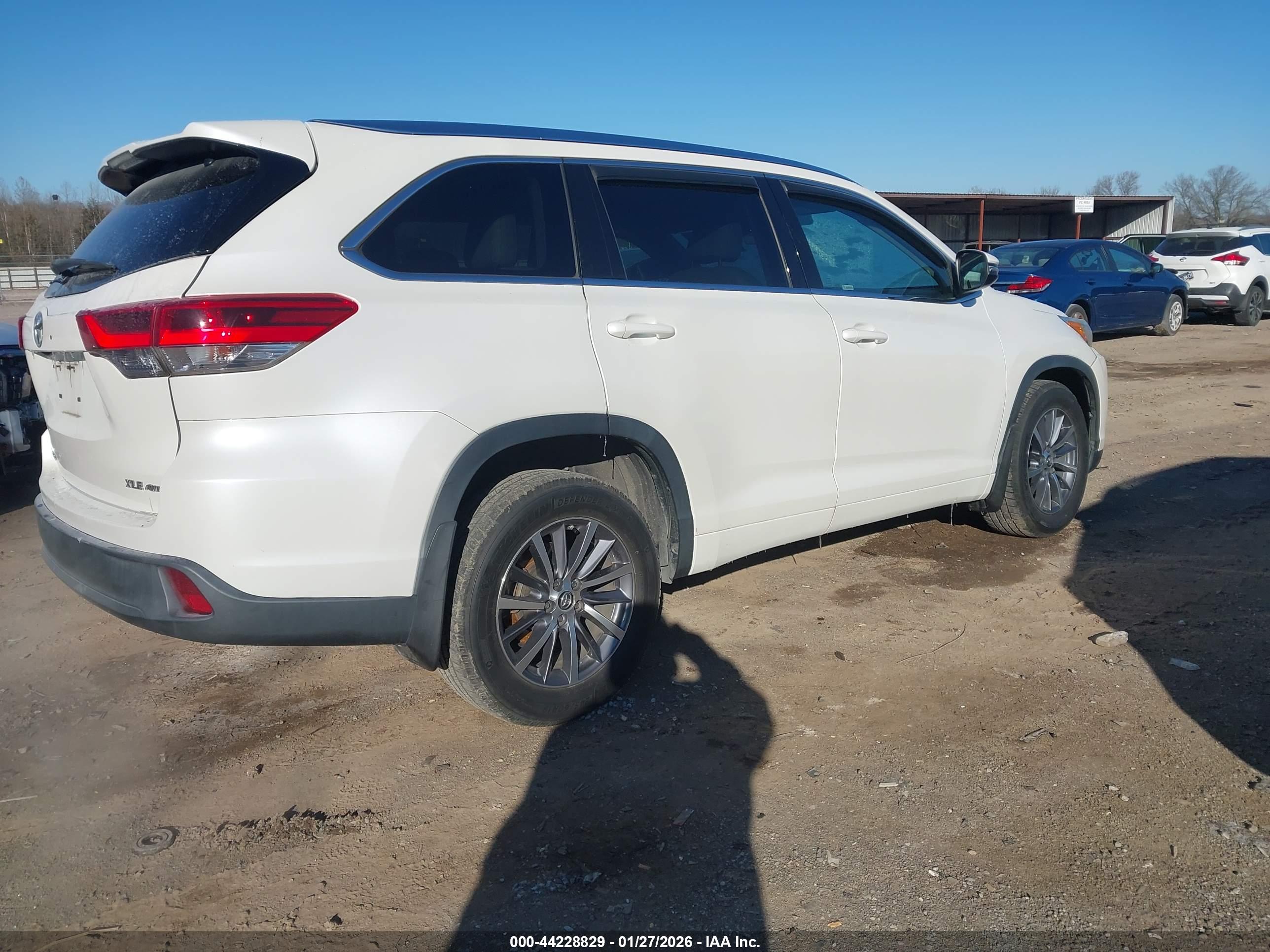 TOYOTA HIGHLANDER image 4