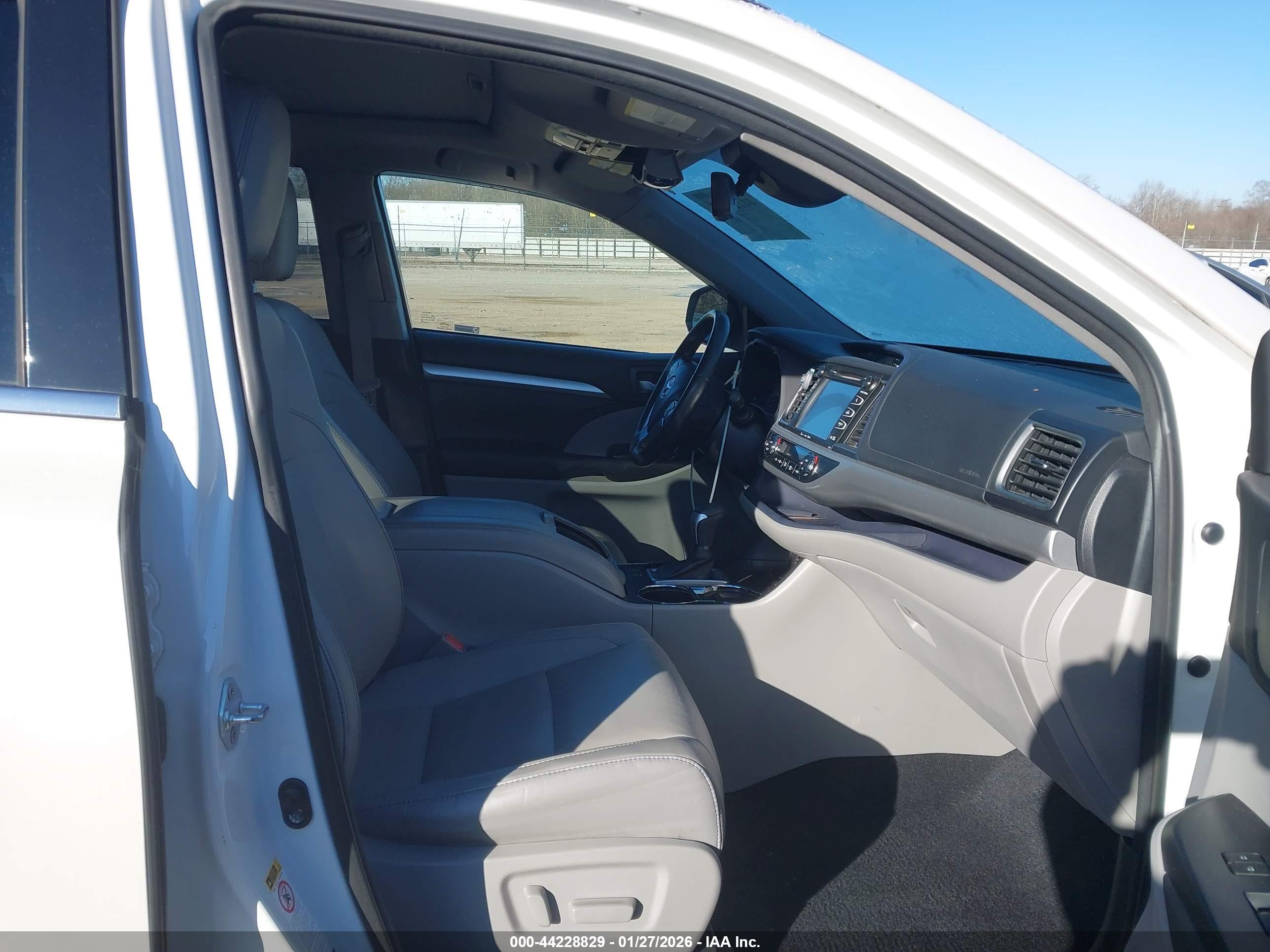 TOYOTA HIGHLANDER image 5
