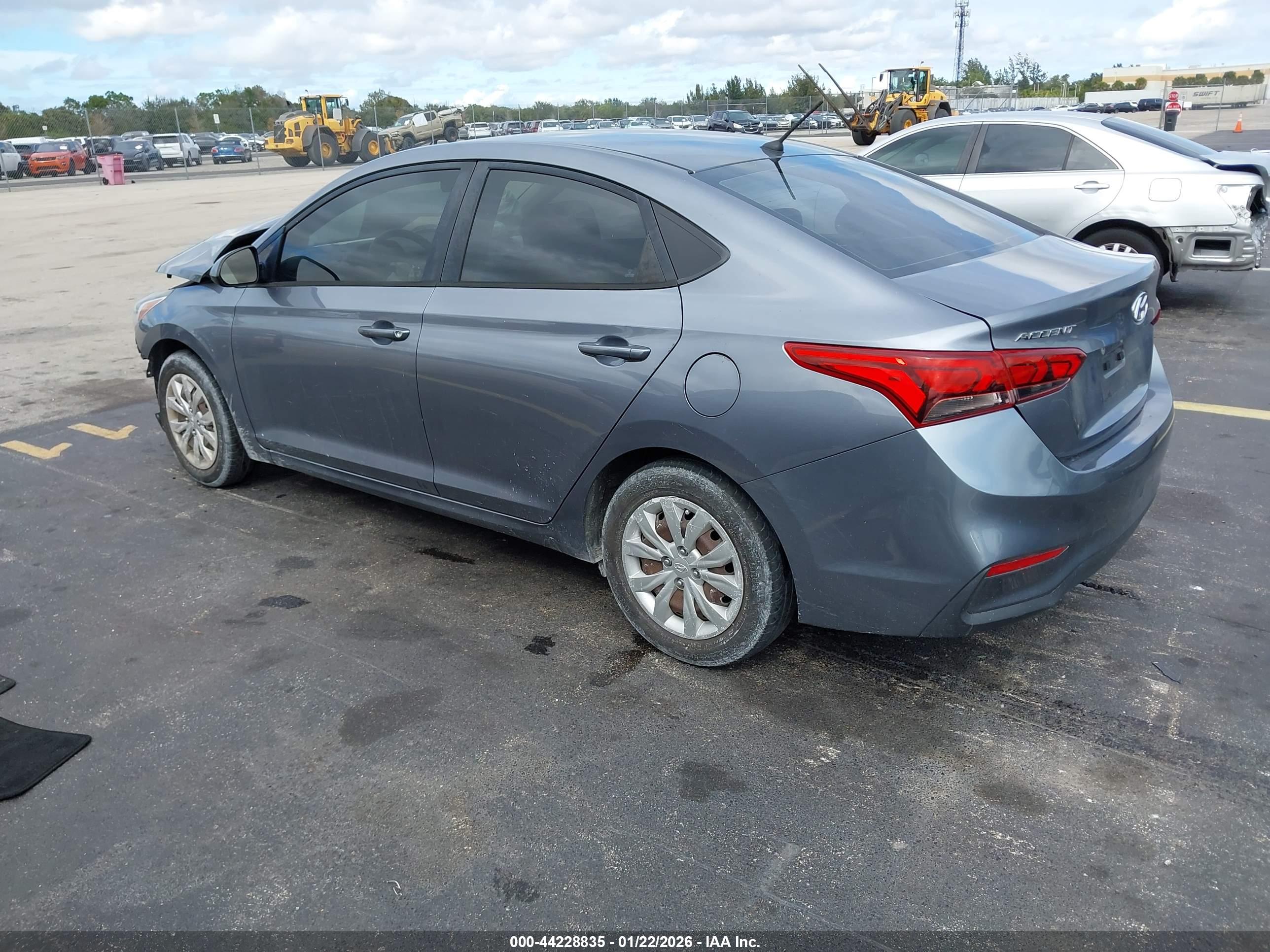 HYUNDAI ACCENT image 3