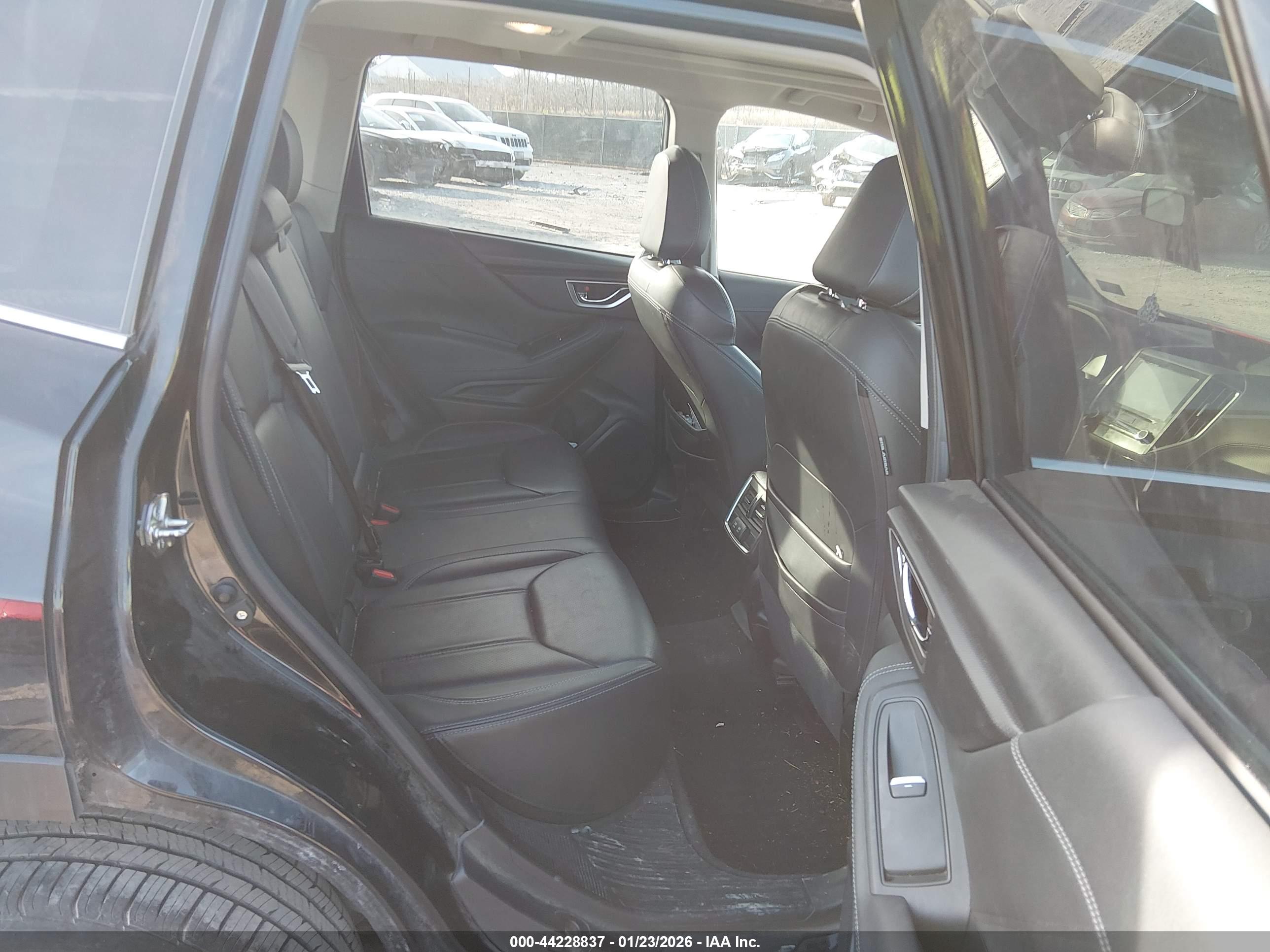 SUBARU FORESTER image 8
