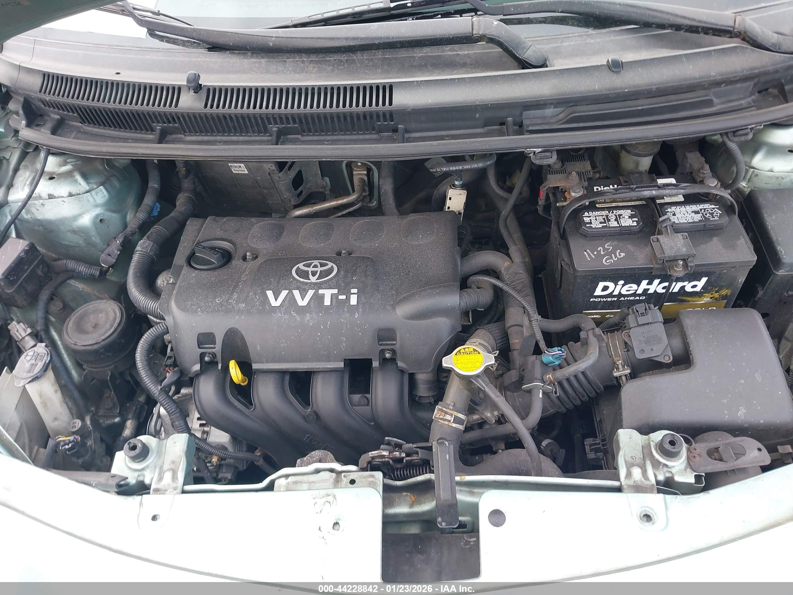 TOYOTA YARIS image 10