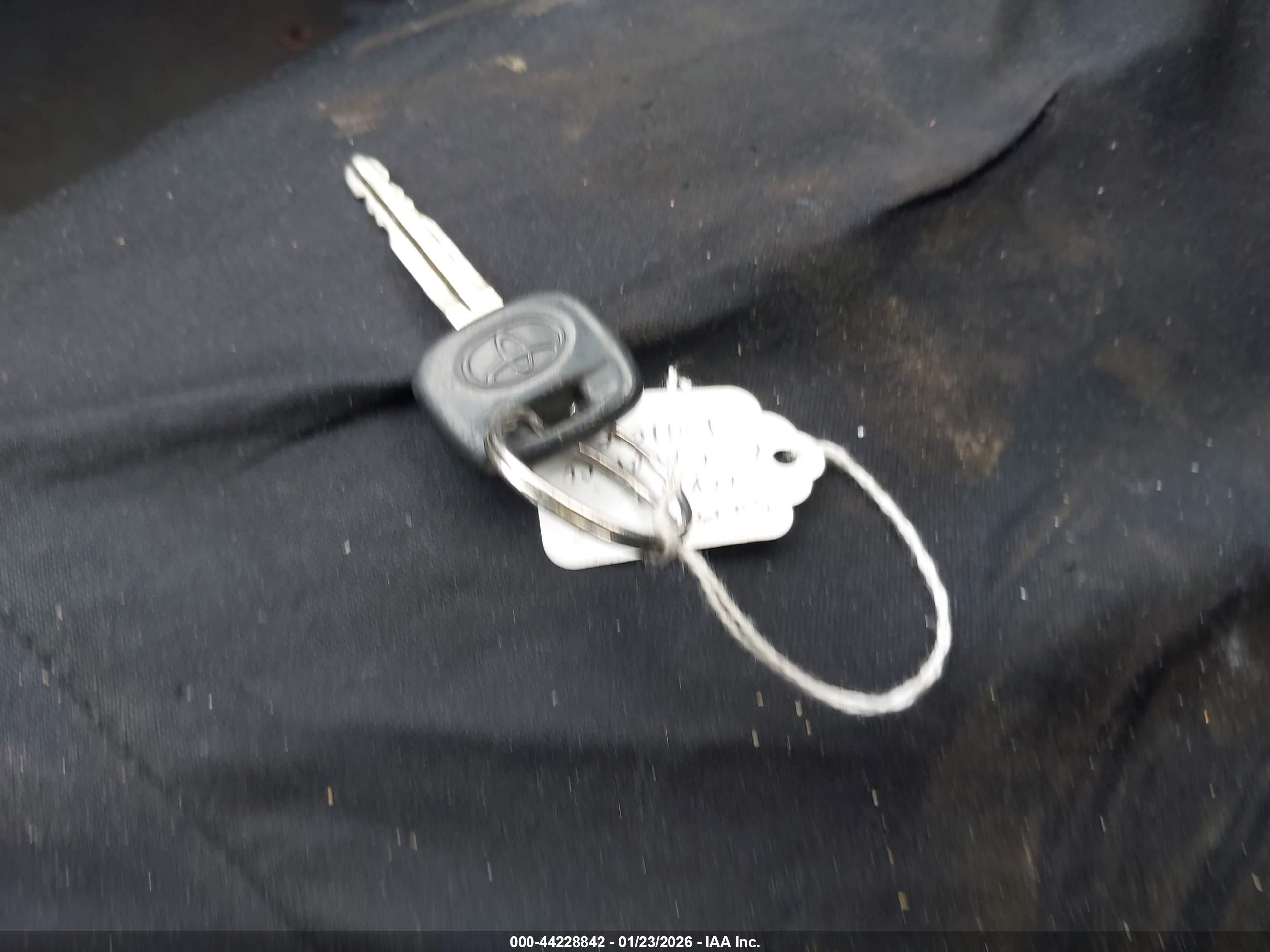 TOYOTA YARIS image 11