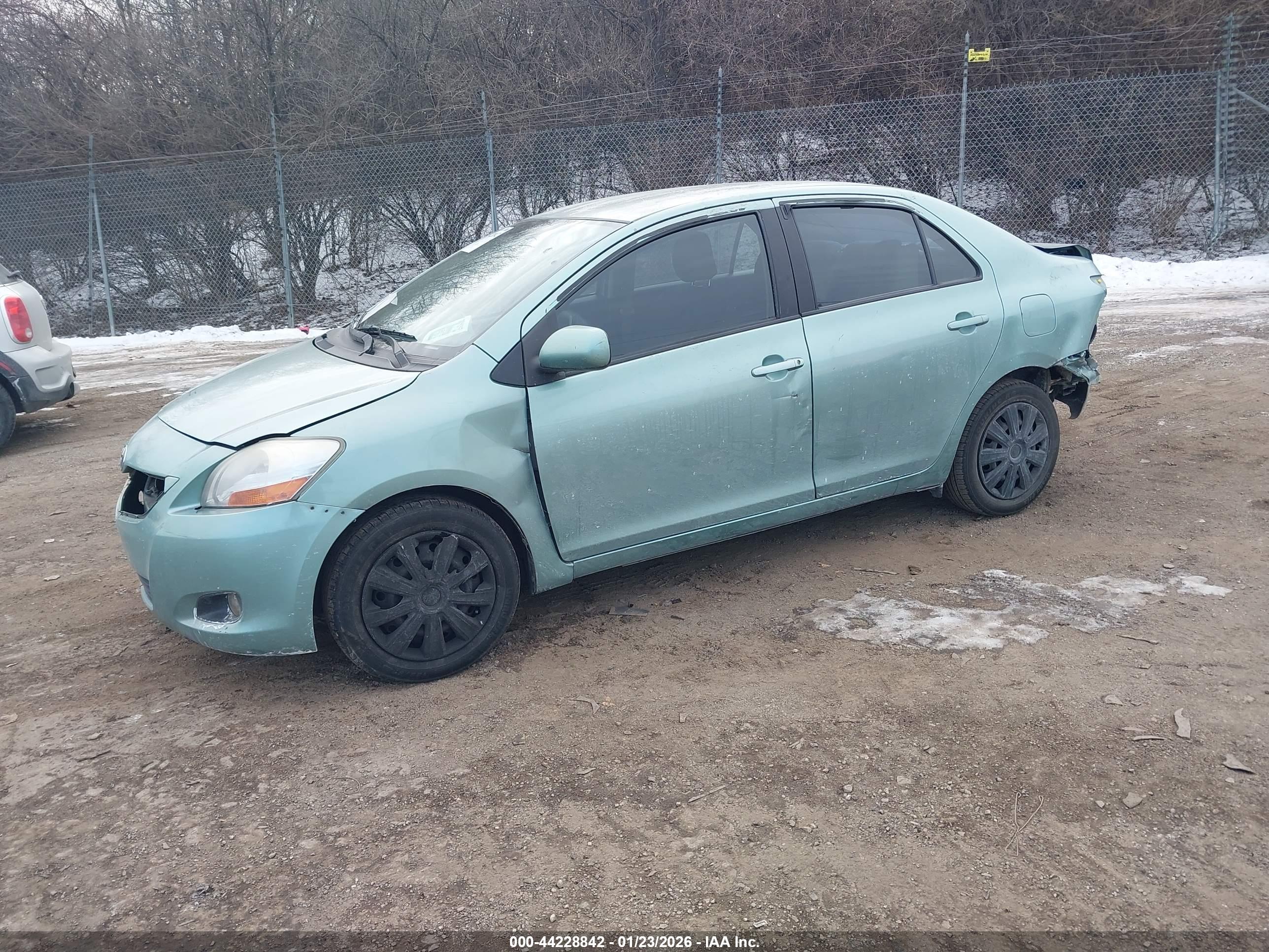 TOYOTA YARIS image 2