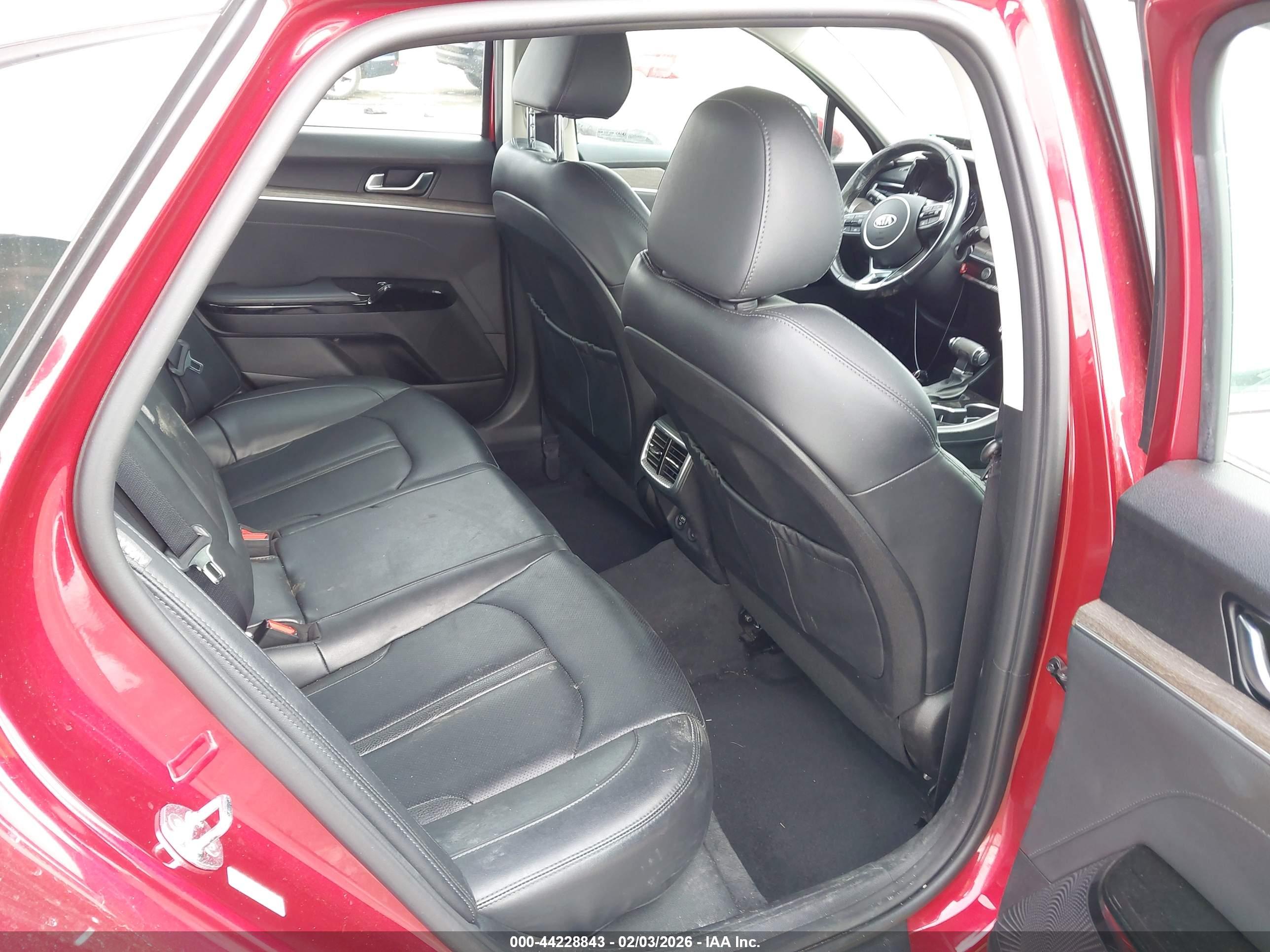 KIA K5 image 8