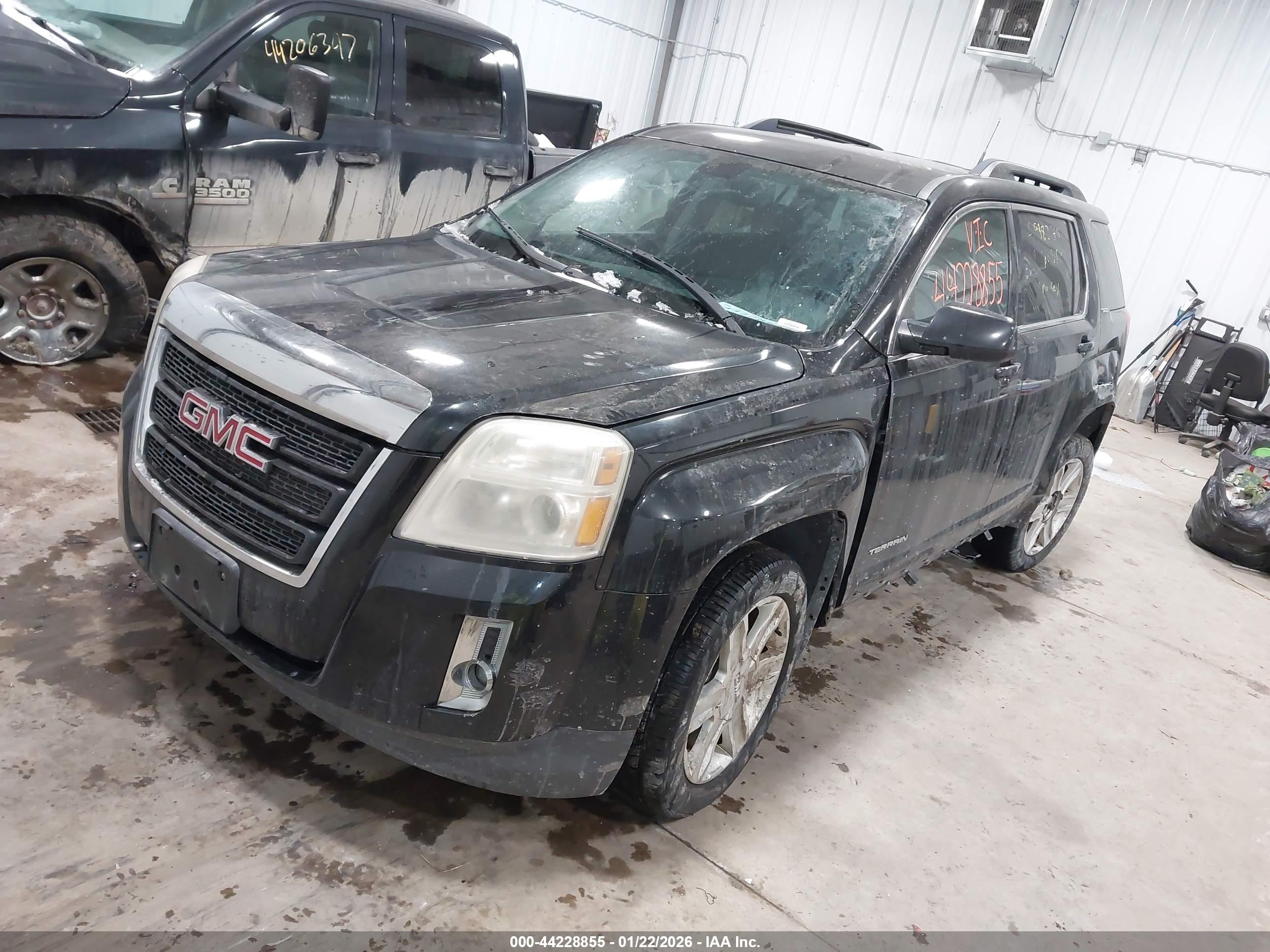 GMC TERRAIN image 2