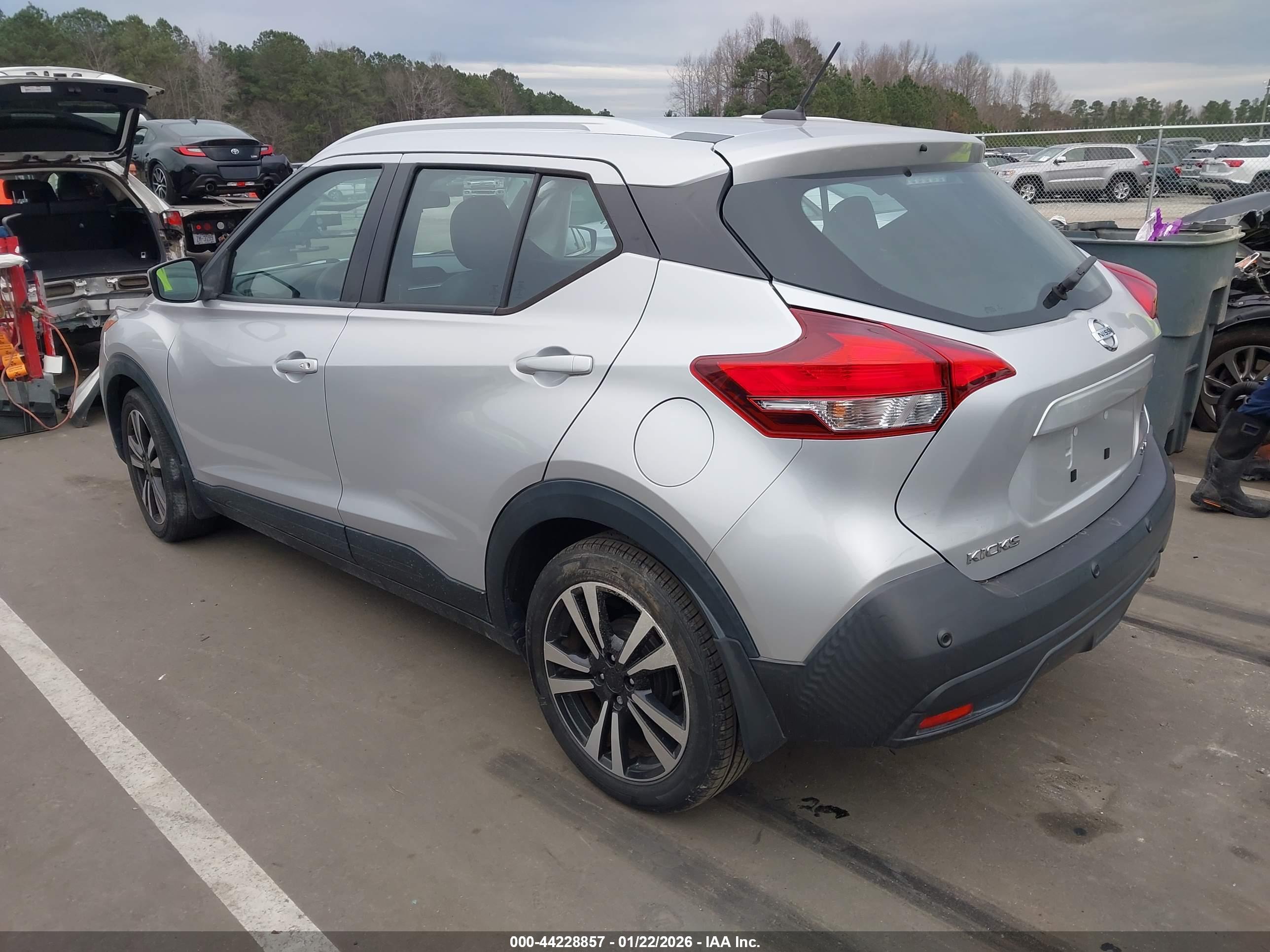 NISSAN KICKS image 3