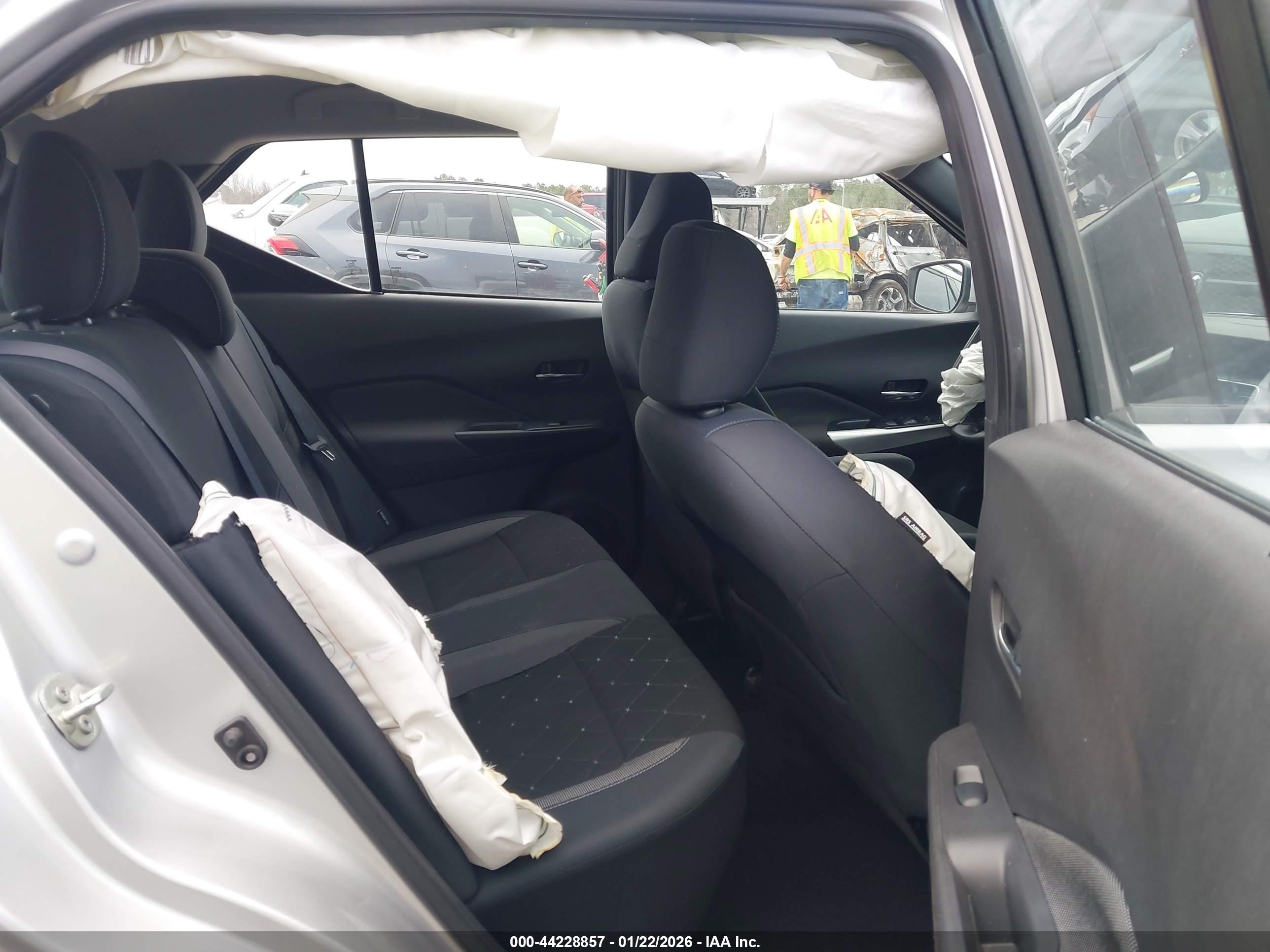 NISSAN KICKS image 8
