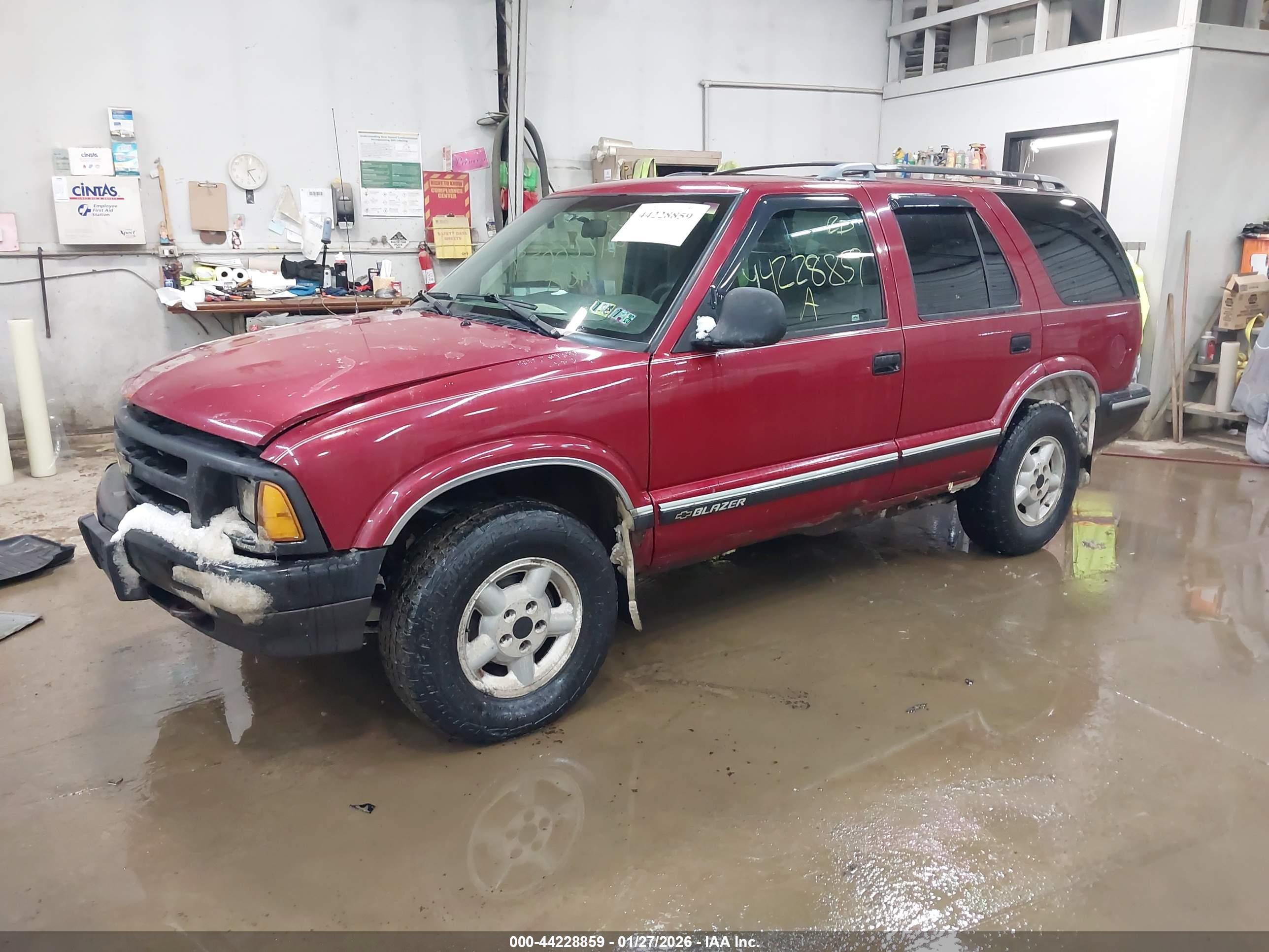 CHEVROLET BLAZER image 2