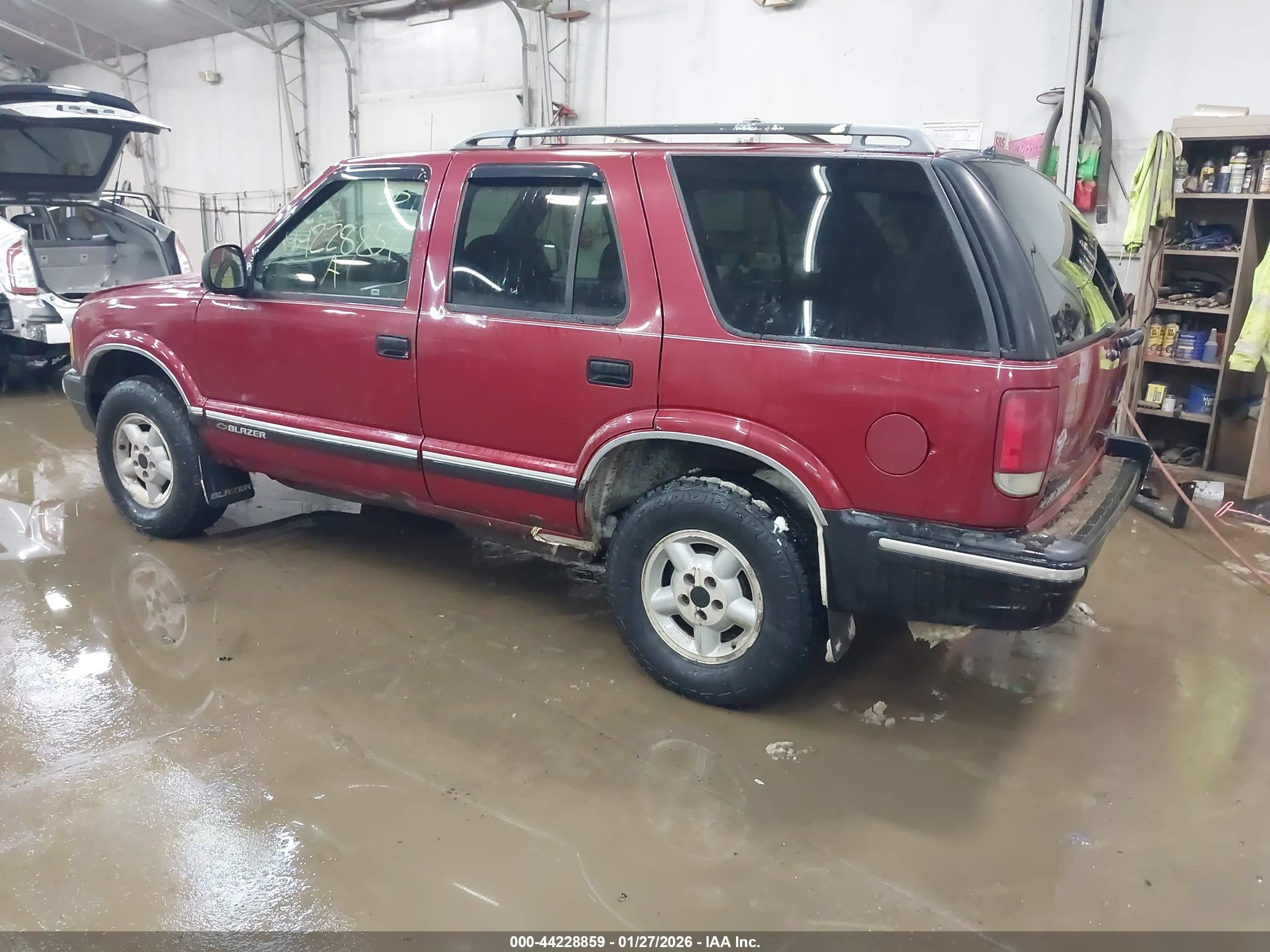 CHEVROLET BLAZER image 3