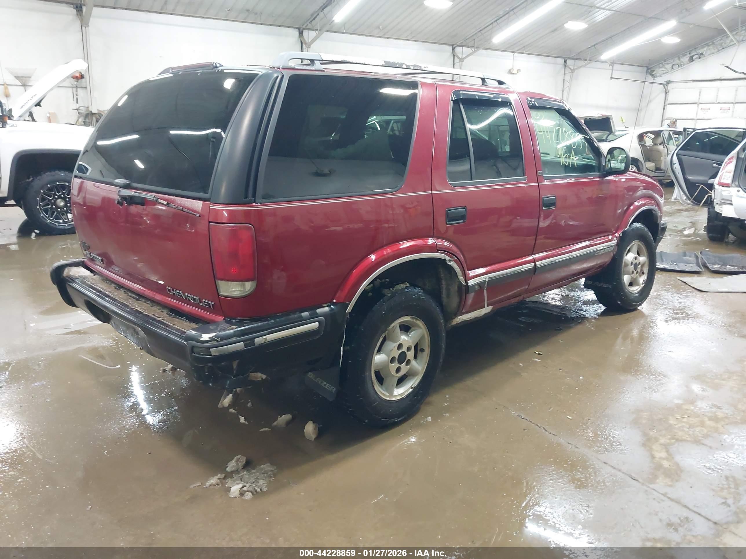 CHEVROLET BLAZER image 4