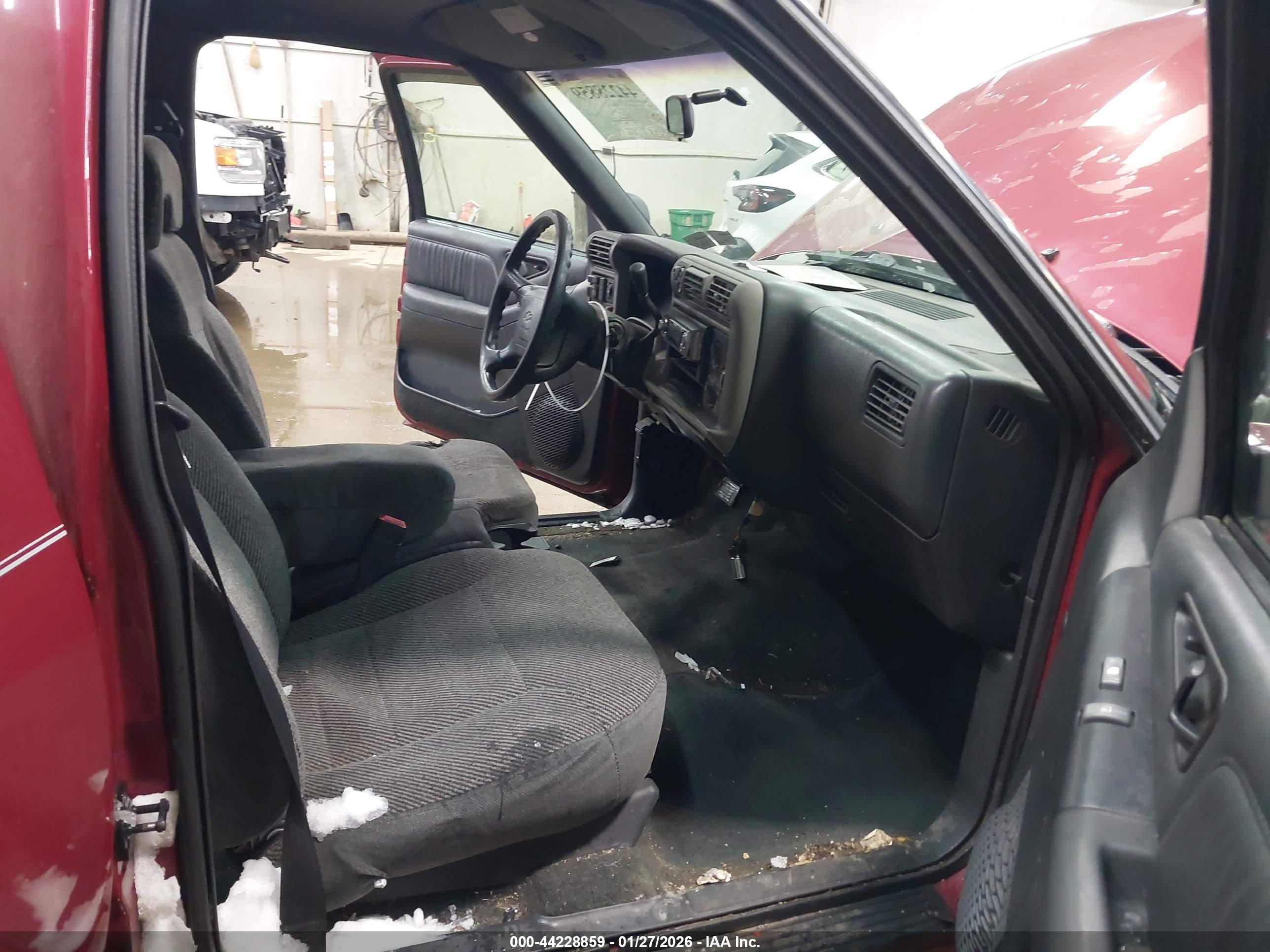 CHEVROLET BLAZER image 5