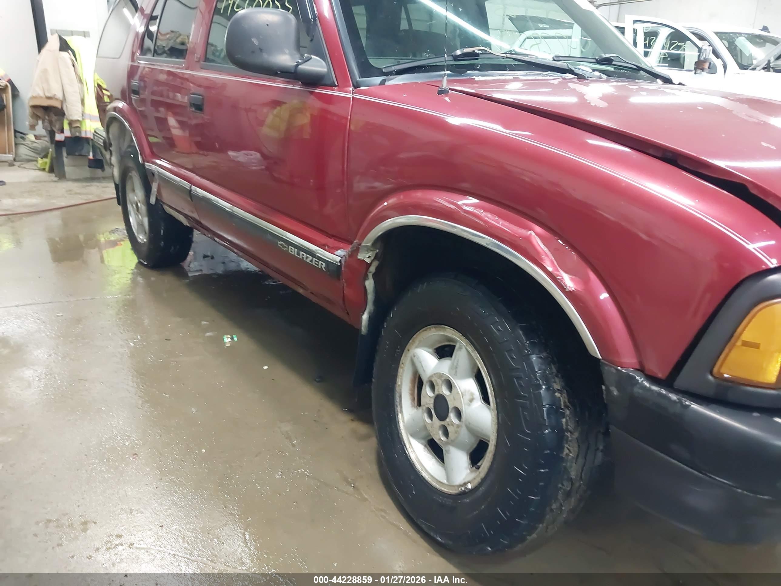 CHEVROLET BLAZER image 6