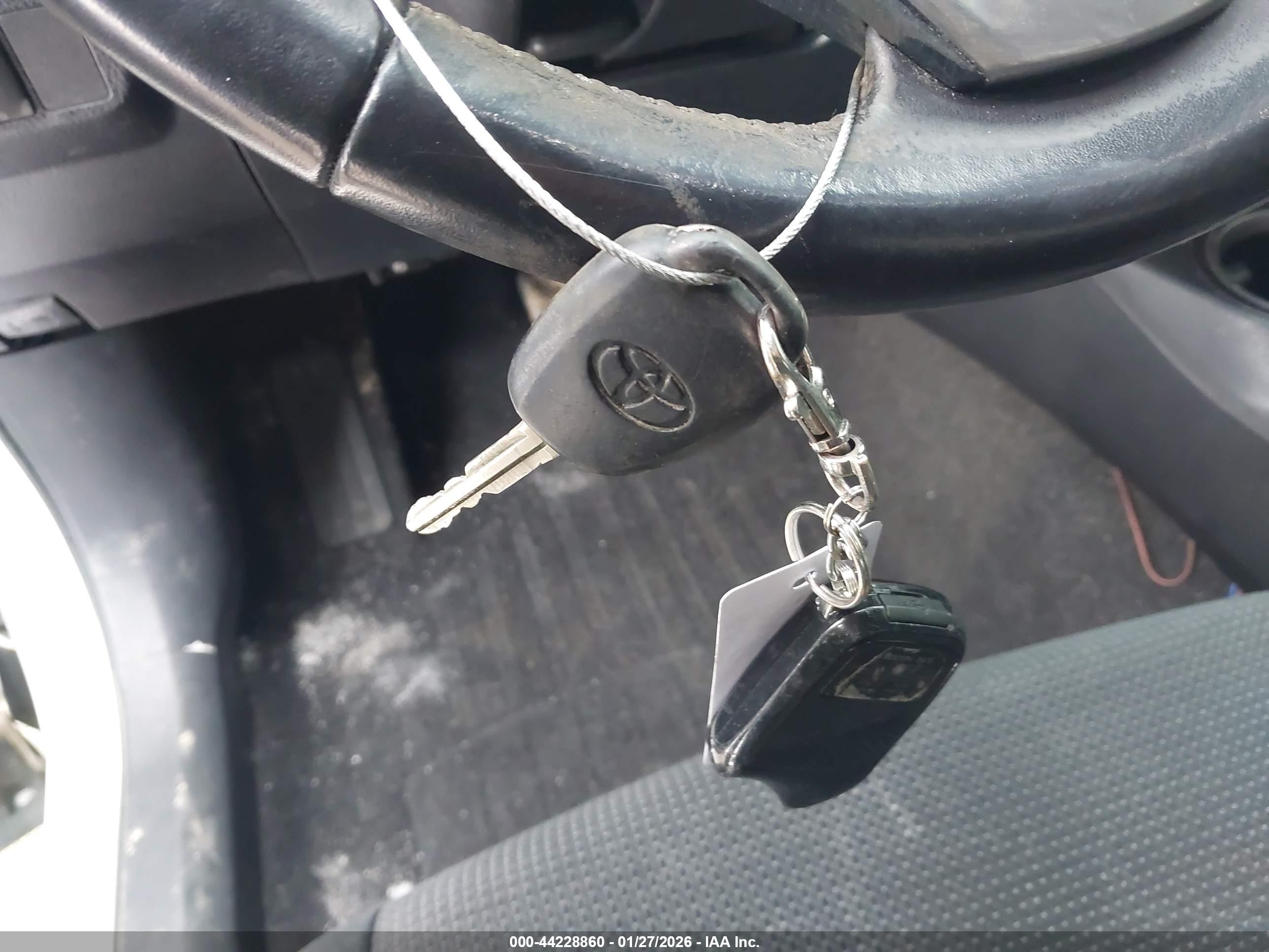 TOYOTA RAV4 image 11