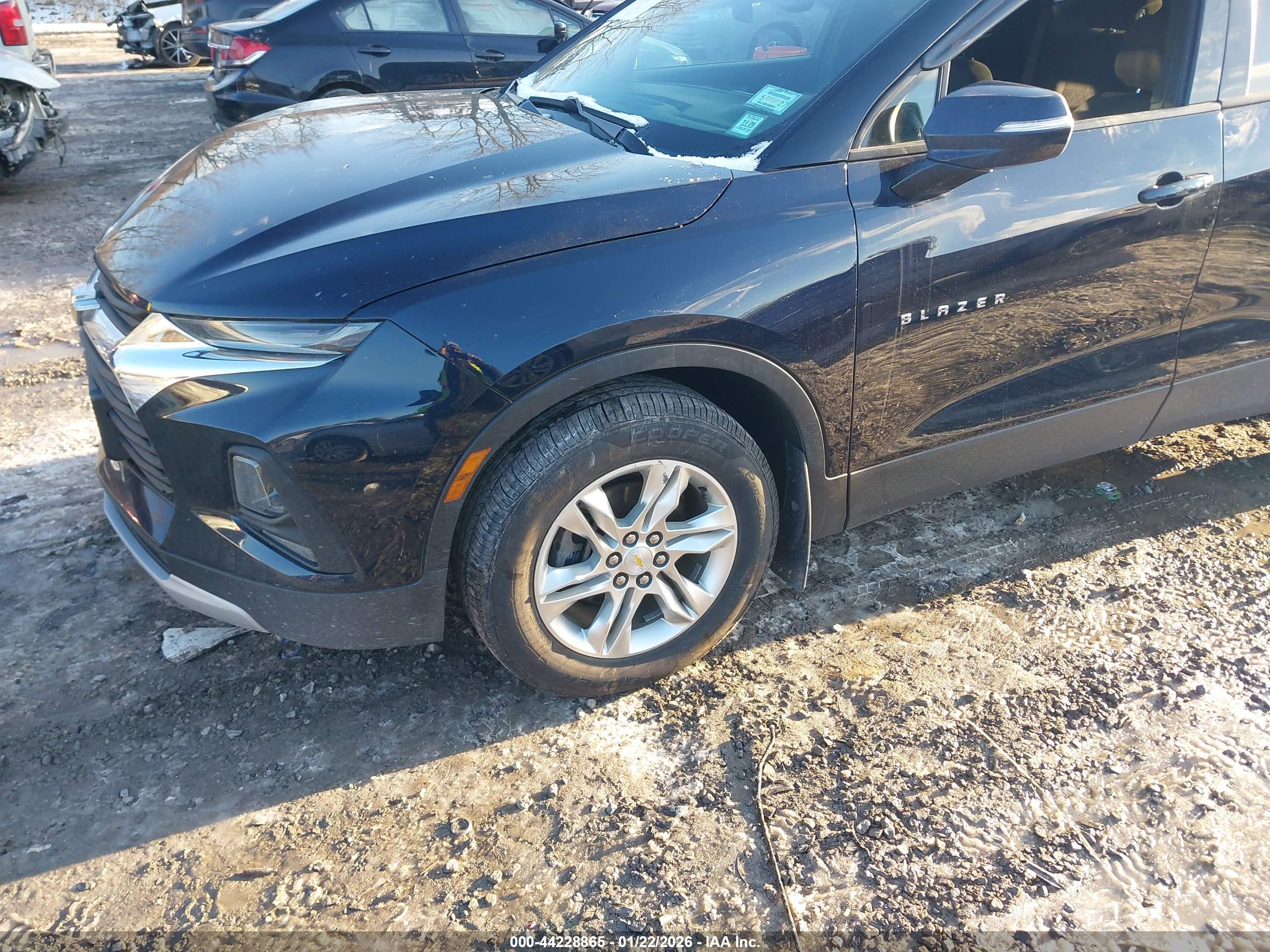 CHEVROLET BLAZER image 2